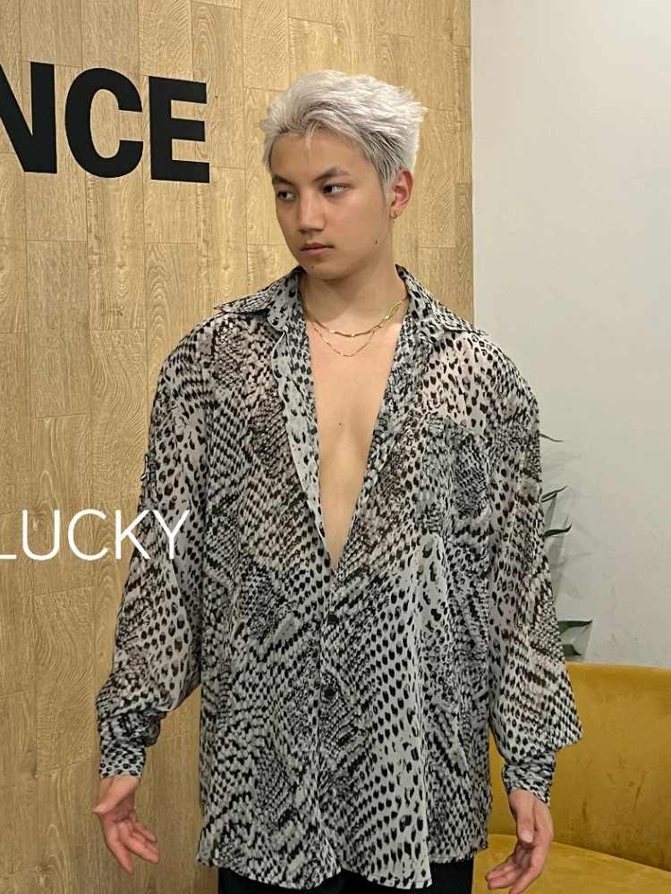 2025 nouveaux hauts de danse latine pour hommes à manches longues motif serpent en vrac chemises Chacha Rumba Tango adulte mâle Costumes latins DQS20635