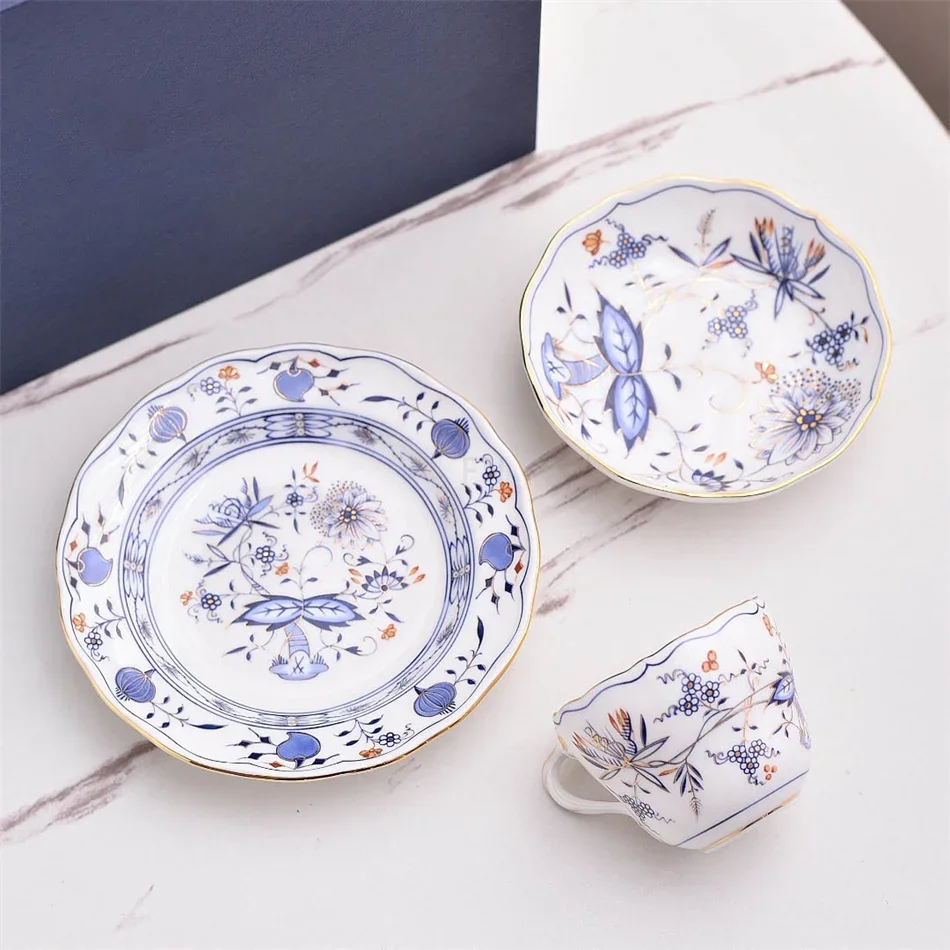 Espresso Ceramic Cup and Saucer set 8/10/12in Dinner Plate set Gift Box for Banquet Home High-end Exquisite Gold Rimmed Cup Set