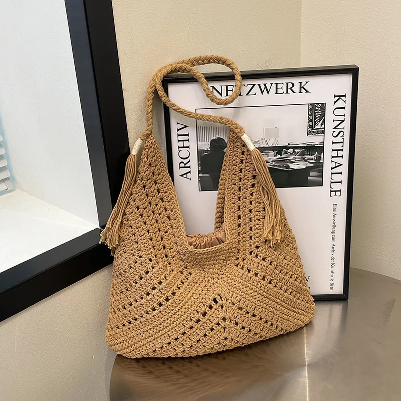 

New woven shoulder bag with large capacity hollow out temperament handbag for beach vacation fashion beach bag