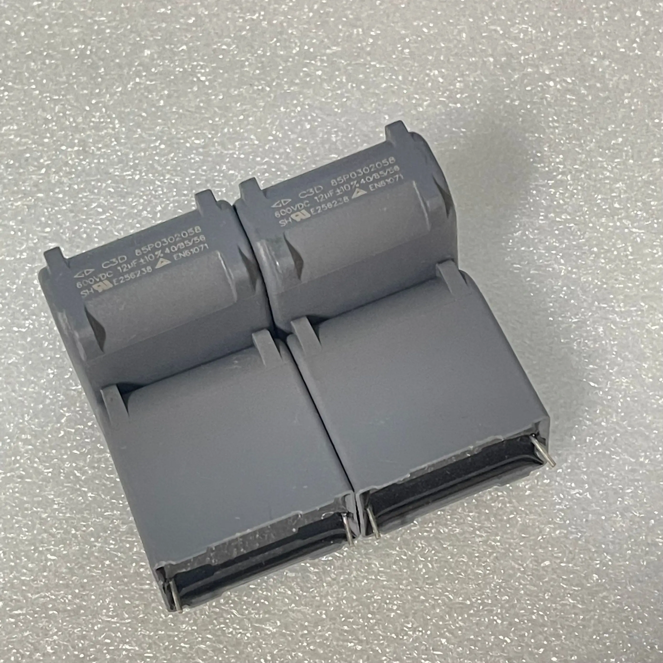 Brand-new GD-C3D series 12UF 600V DC thick copper pin turn-off film electrodeless capacitor 31.5*17.5*33MM, P=27MM