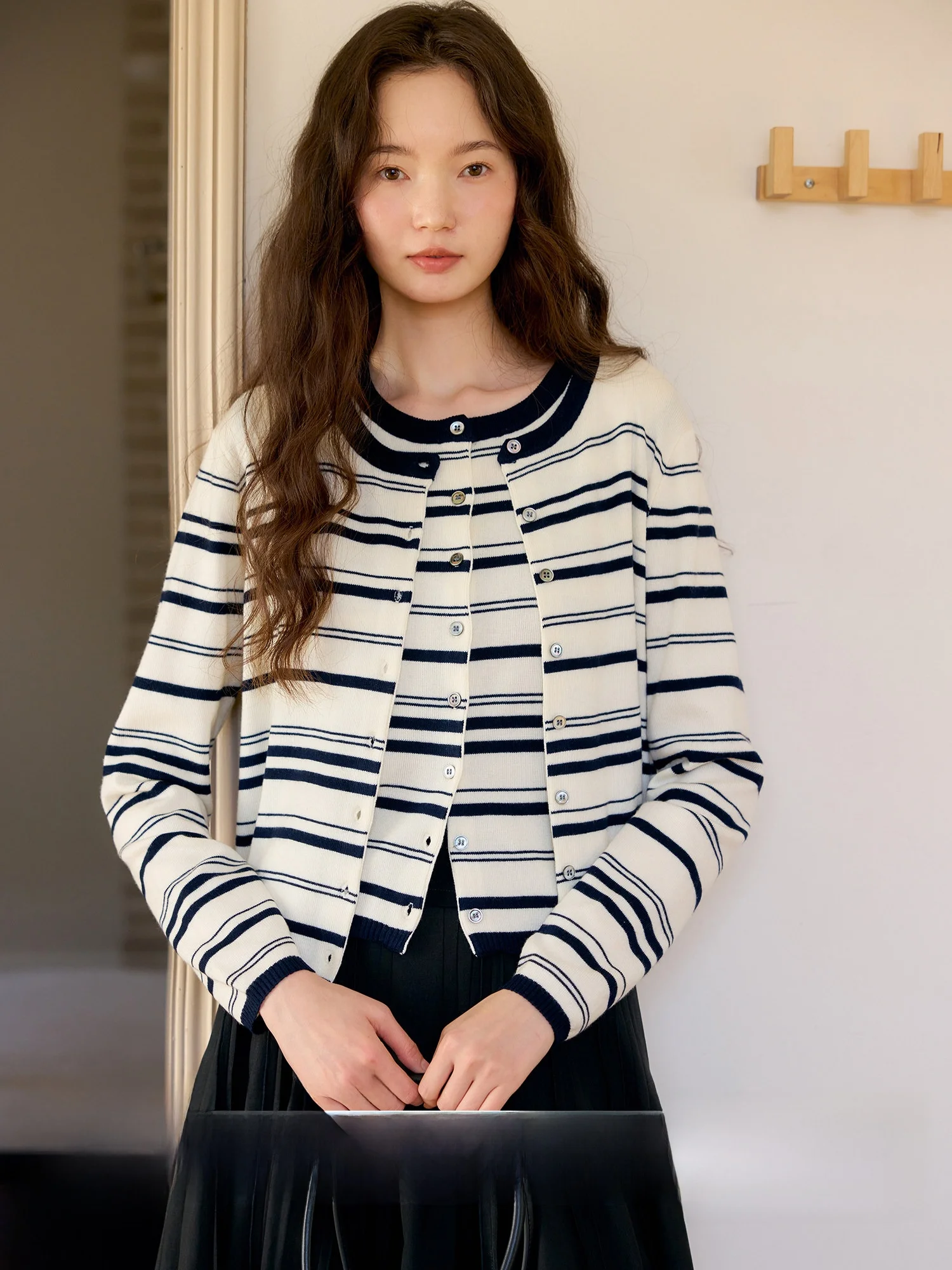 

London Rain 2026 Spring Casual Silk Knitted 2-Piece Set Vest Cardigan Comfortable Soft Lightweight Long Sve Color