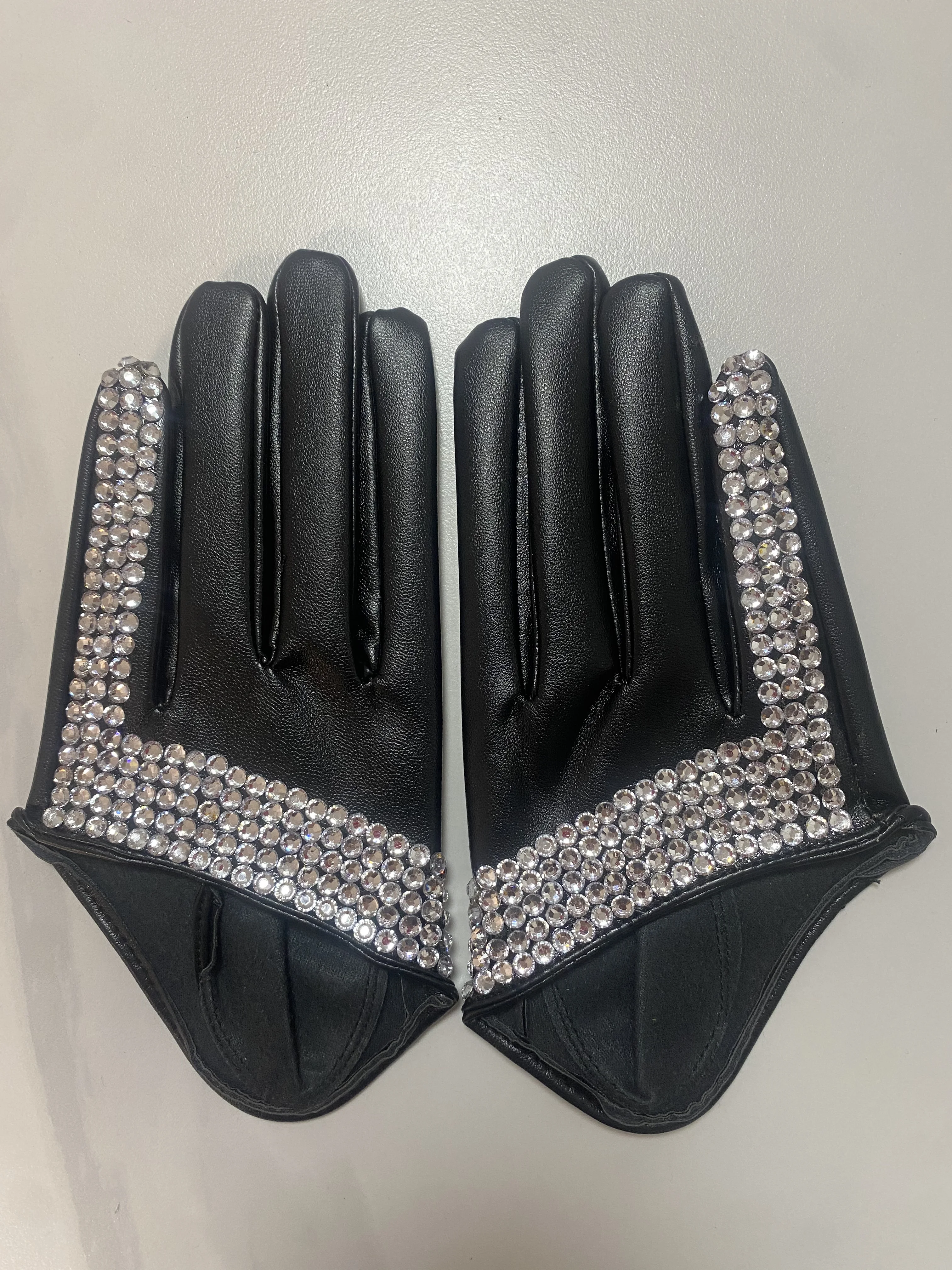 Women\'s Fashon Half Palm Rhinestone Handmade ds Faux PU leather Gloves Men\'s Hip-hop Performance Gloves