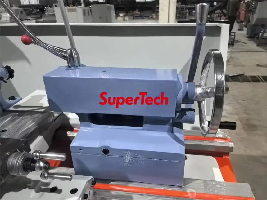 O torno de precisão manual CA50 é adequado para fabricação e processamento industrial de várias peças.