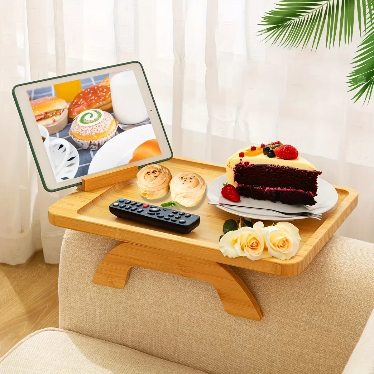 طاولة صينية أريكة على الطراز الحديث لمسند ذراع الأريكة مع 360 درجة °   حامل هاتف خشبي دوار، جهاز تحكم عن بعد للتلفزيون، ديكور منزلي للشرب