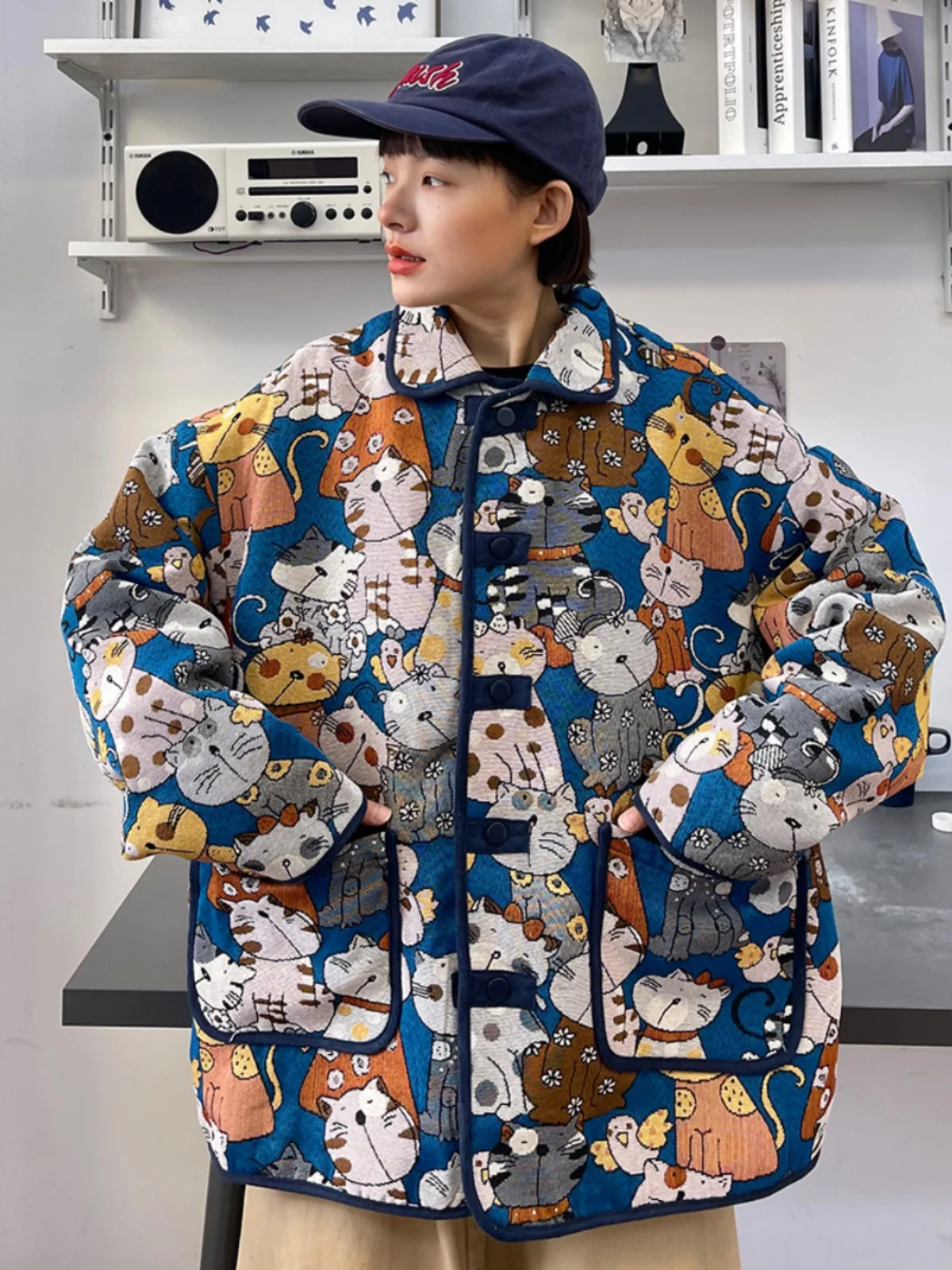 

All over printed cat lapel cotton coats for women 2023 winter new loose fitting bf American retro thickened jacket trend