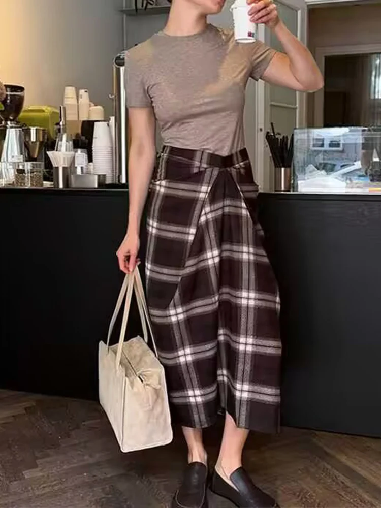

New European-style women's fashion: stylish, versatile, elegant, simple, casual, loose-fitting plaid skirt.