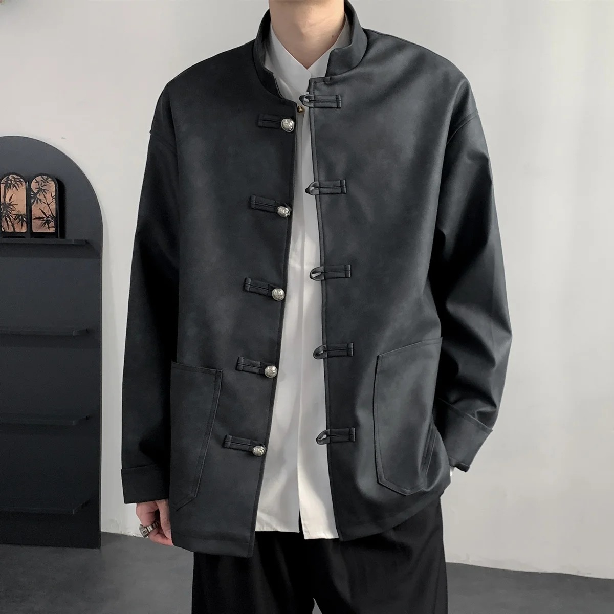 

Loose Fit PU Leather Jaet for Men with Embroidered e-Dye And Button Detailing Chinese Sle Outerwear for Autumn Season