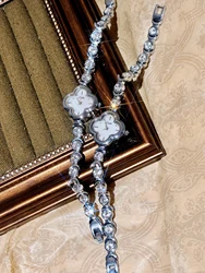 1 Piece of High-End Silver Jewelry Model Inlaid with 2 Carat Rhinestone Bracelet Women's Watch Stereo Four-Leaf Clover Mother-Of-Pearl Dial Elegant Retro Fashion Stylish Gorgeous Waterproof Quartz Watch Suitable for Daily Decoration and Party Wrist Wearing