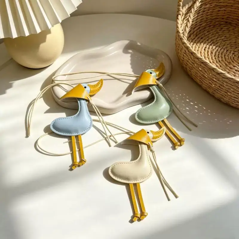 Creative Scarf Duck Duck Duckling Car Keychain PU Leather Bag Pendant Pendant Car Keychain Decoration With Cute Keychain