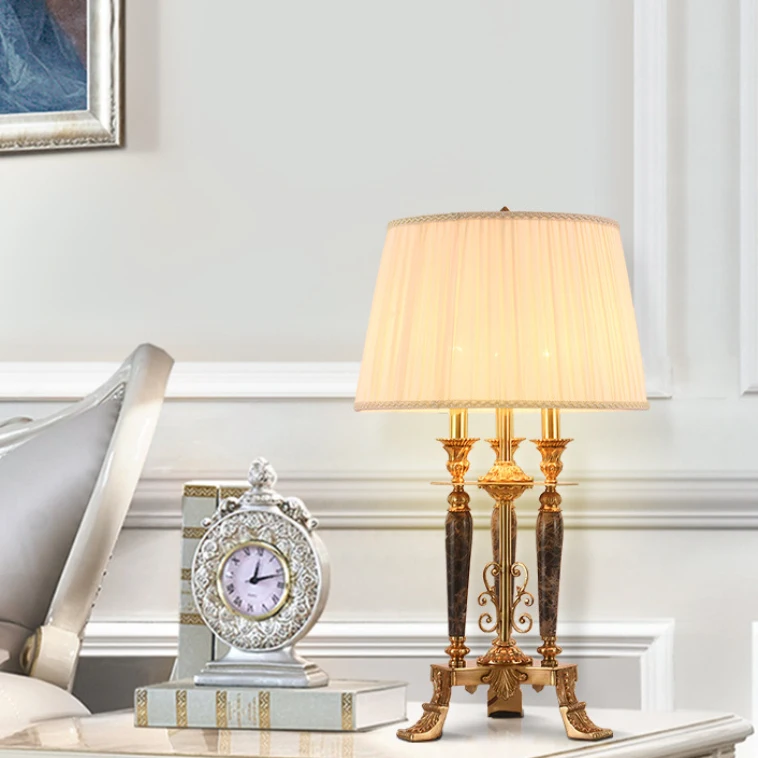 高級燭台銅テーブルランプインアメリカンファッションテーブルライト装飾ヴィラリビングルーム研究デスクランプ
