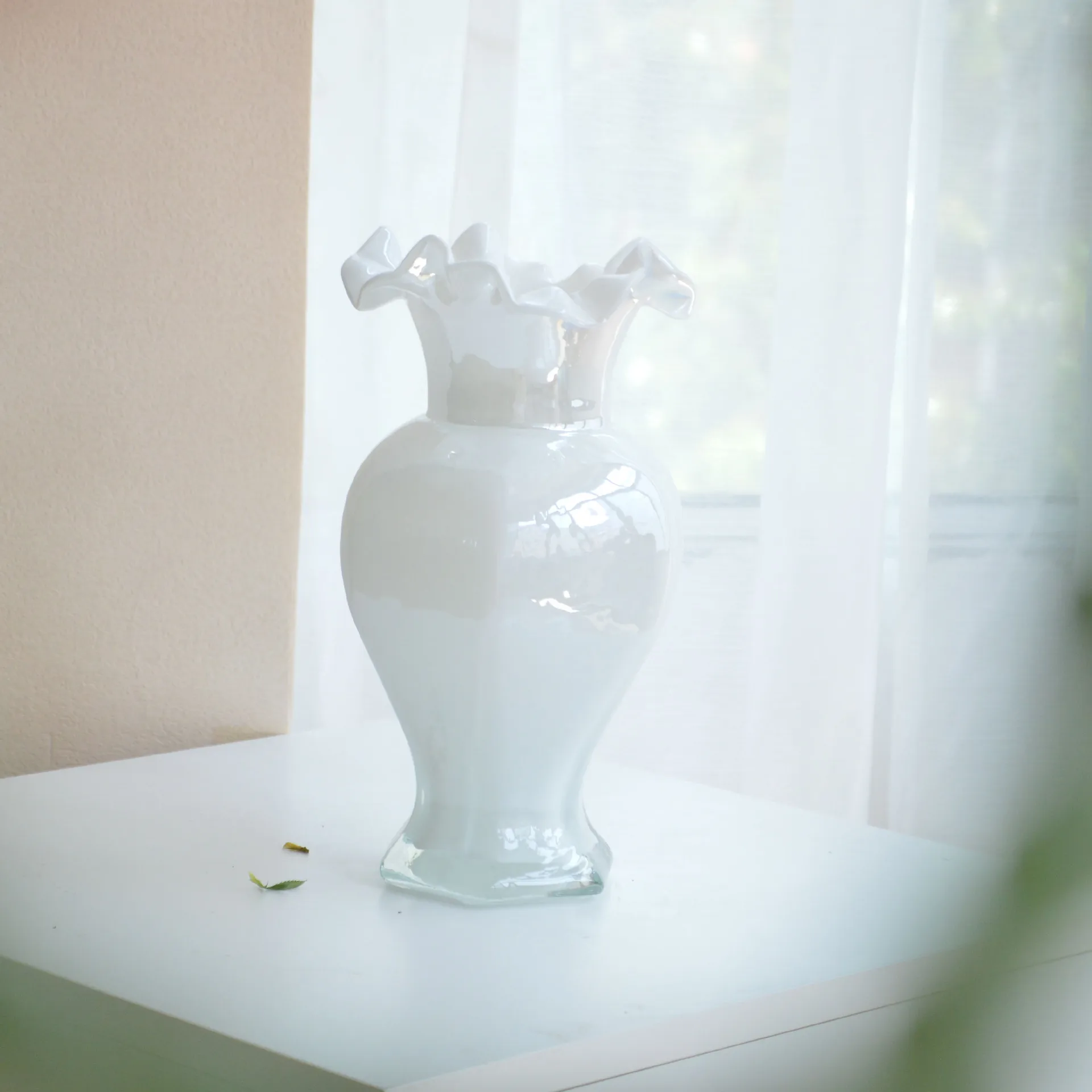 Iridescent Handmade Fenton Glass Vase - Fishtail Vase Luxury Home & Table Decor