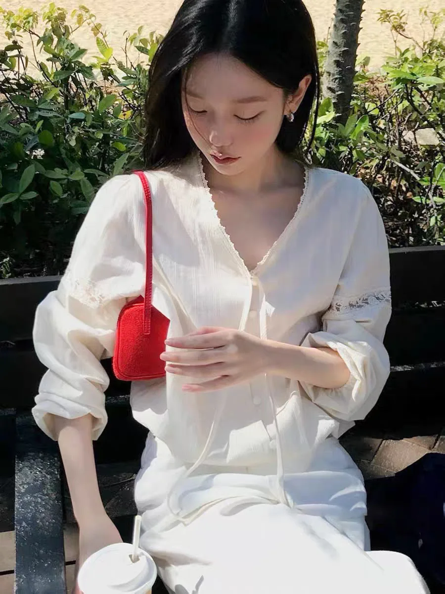 

Sweet Korean Style Long Sleeve Lace Shirt V-Neck Bow Tie Gentle Women's Top Spring 2026 New Arrival Dongdaemun Fashion
