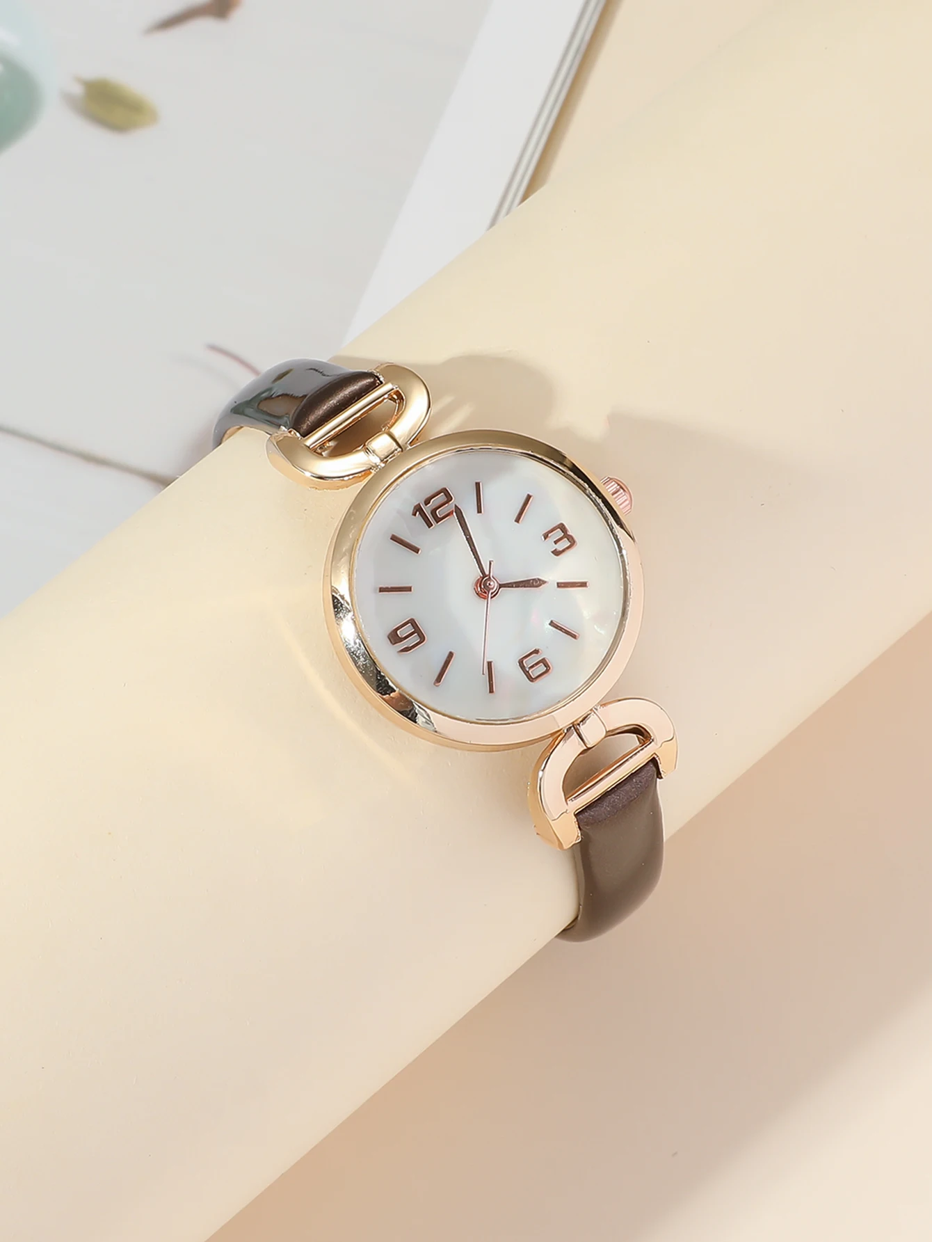 A Small Temperament Fresh Classic Fashion Simple Women\'s Quartz Watch, Used In Daily Life