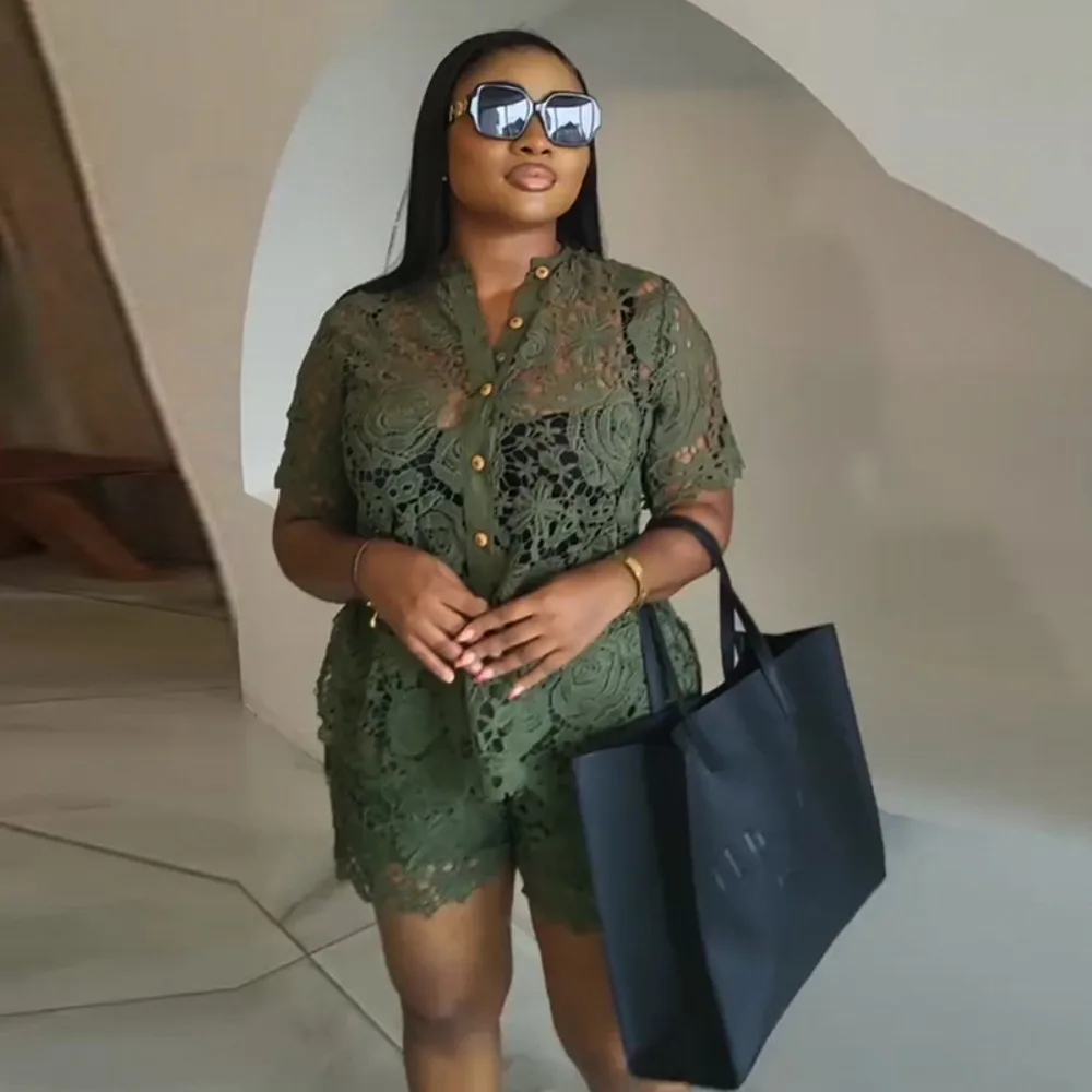 

Женская летняя новинка 2025, милая и свежая кружевная рубашка с воротником-стойкой и короткими рукавами, шорты с высокой талией, комплект из двух предметов