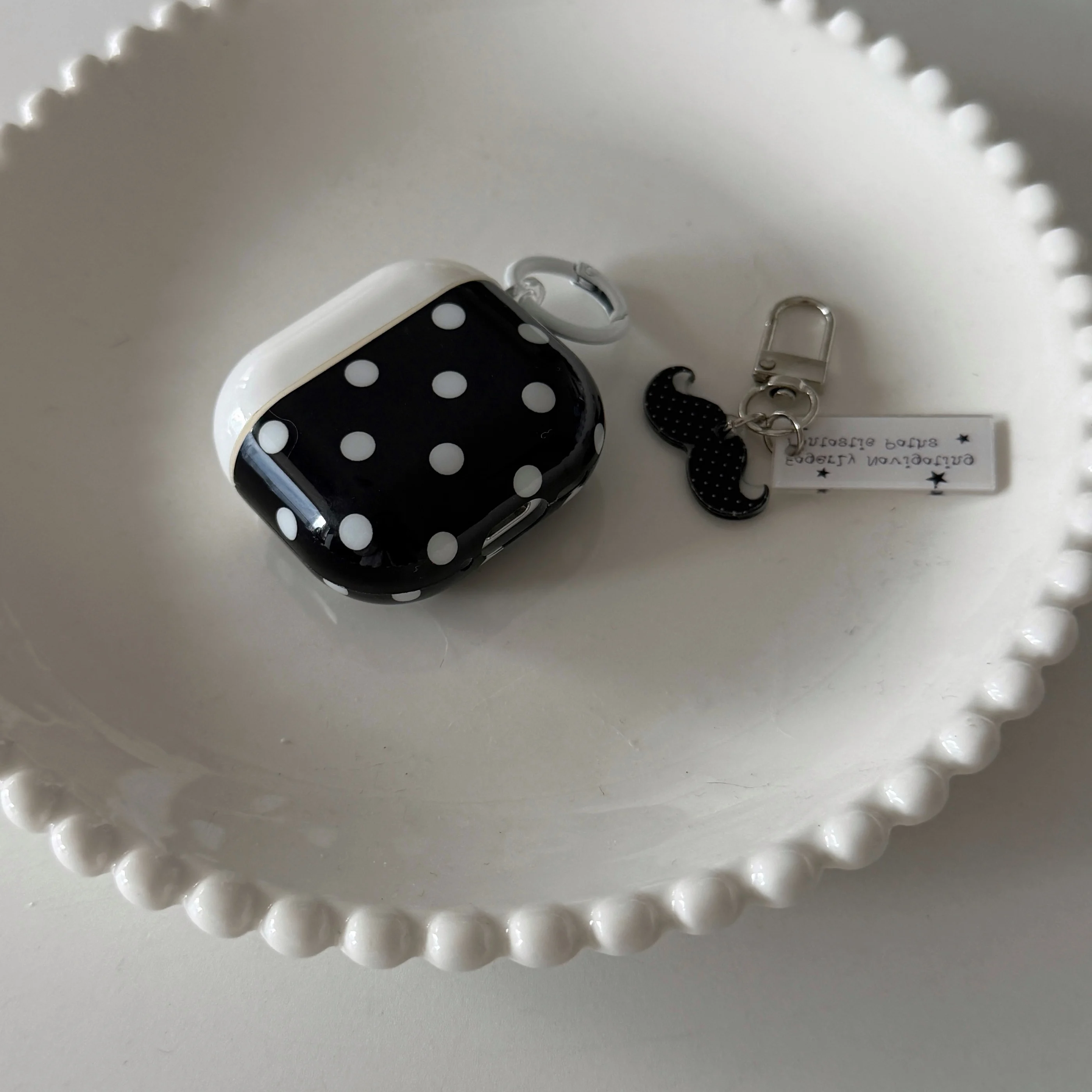 Simple White Black Polka Dots Colorblock Glossy Surface Earphone Case Cover For AirPods 1 2 3 4 5 Pro Pro2 Pro3 with Pendant