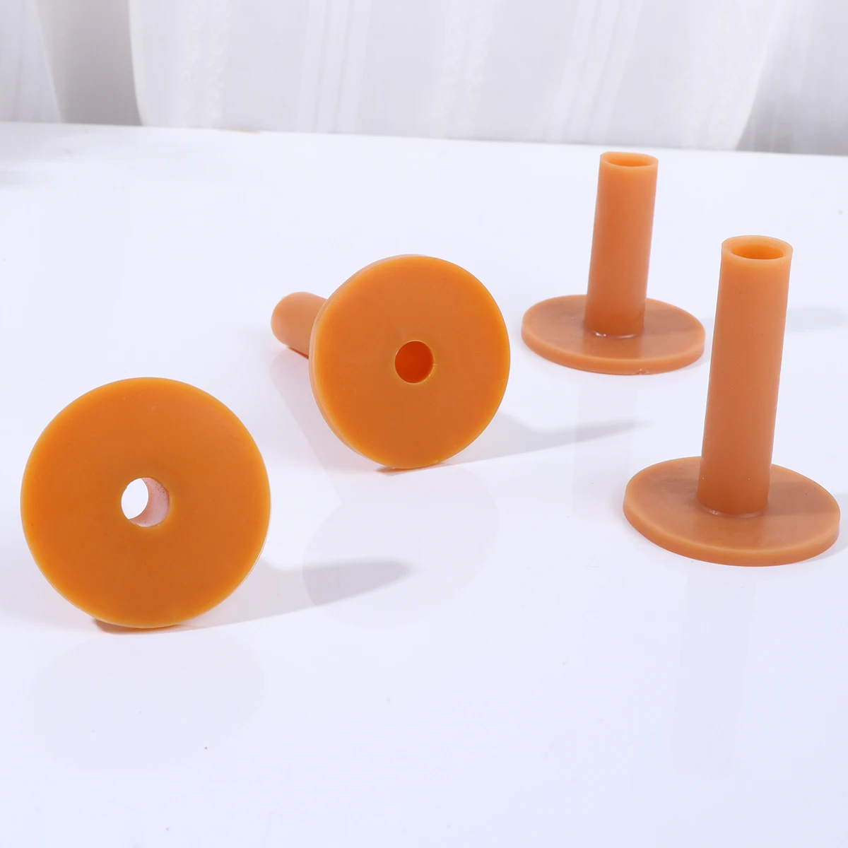 

4pcs Golf Tees Durable Cowhells Material Lightweight Easy to Carry Golfer Training Accessories Outdoor Aids Plastic Tees Racks
