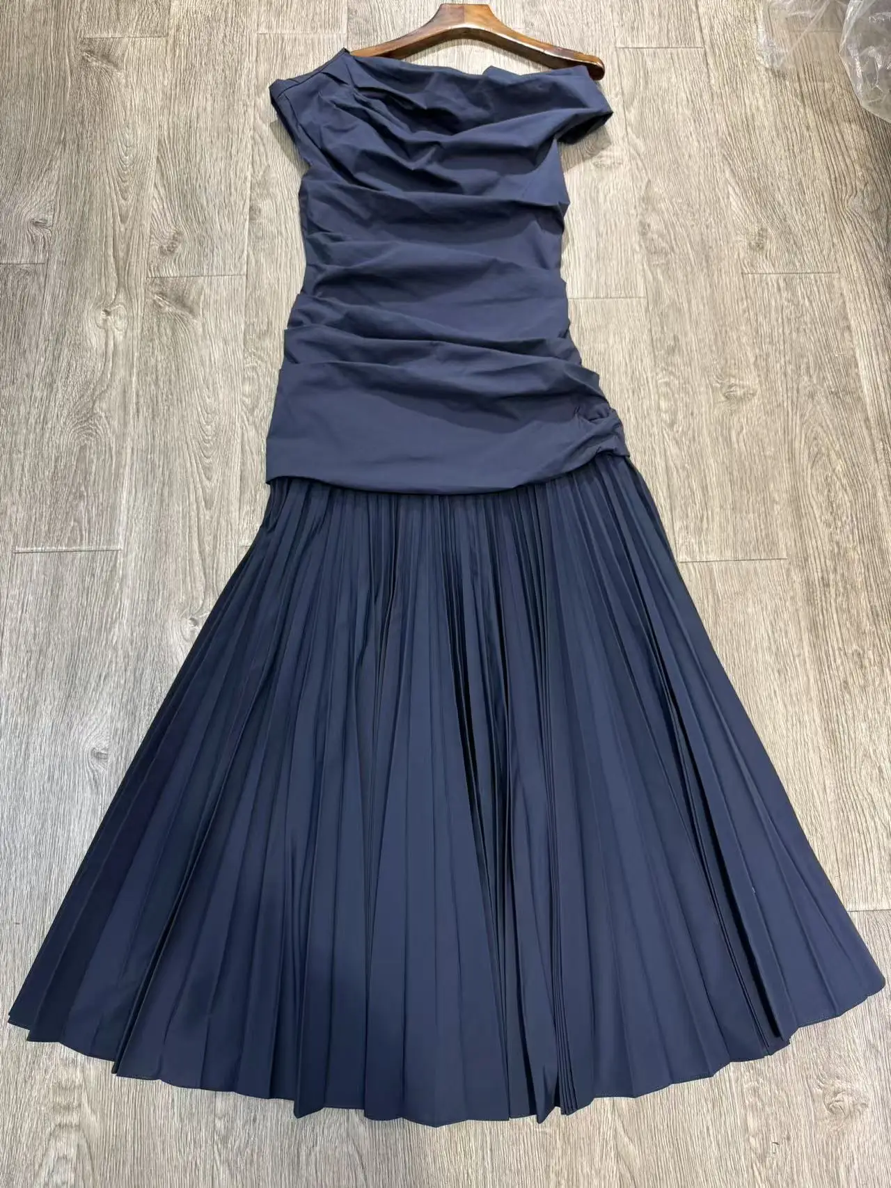 2026 Women's Slant Shoulder Midi Dress 2-Color High Waist Sleeveless Pleated Casual Female Cotton Blend Robe