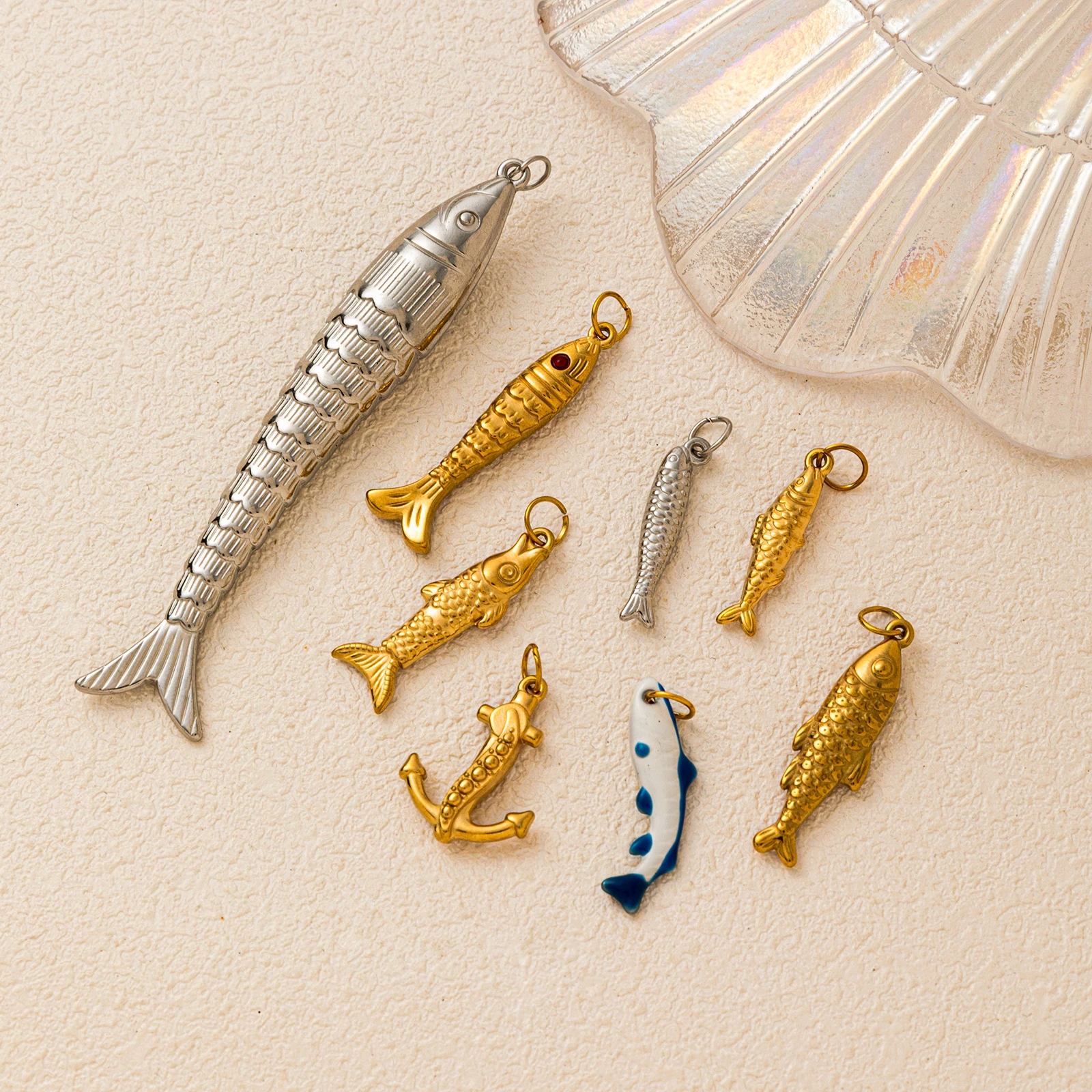 Neue modische, schlichte Anhänger aus der Ozean-Strand-Serie mit blauem Fisch und langem Fischmotiv für die Schmuckherstellung – Detail 3