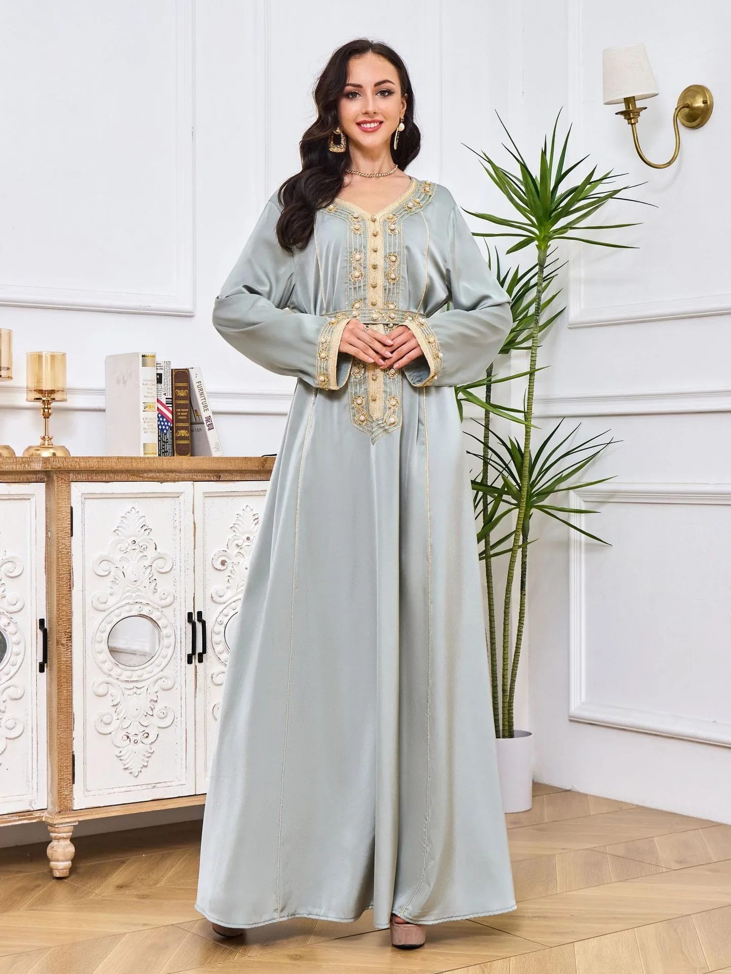 Naher Osten Muslim Abaya Großhandel Modisches elegantes besticktes Strasskleid Dubai Abaya