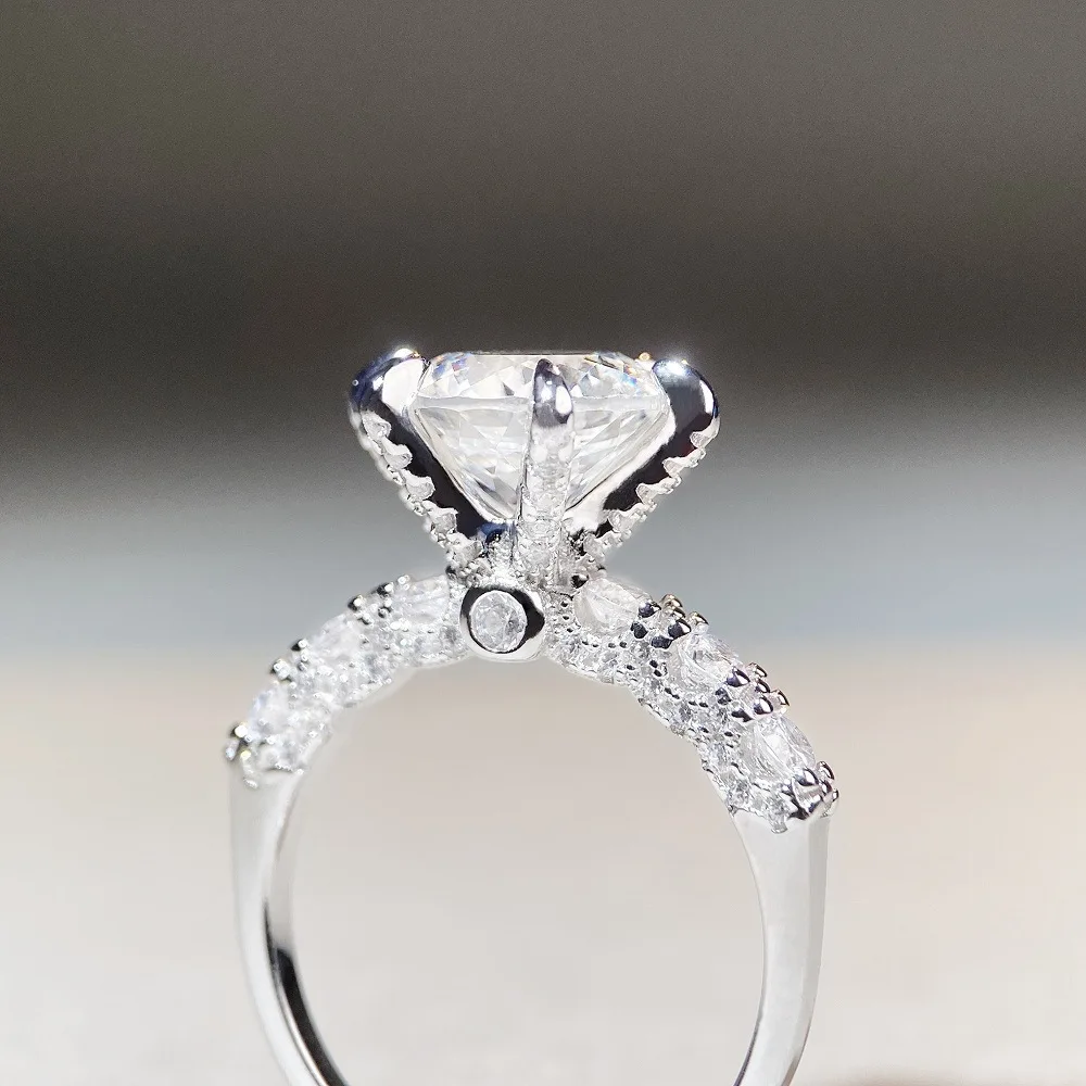 9mm 3Ct Feuerwerkschneide-Moissanit-Ring für Damen, Herzen & 8 Pfeile, Luxuriöser Vollpavé 6-Krappen AU750 18K Verlobungsring – Detail 4
