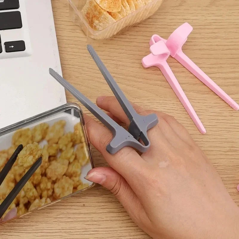 4/8pcs Plastic Snack Food Finger Tong Not Dirty Hands Finger Chopsticks for Gamer Reusable Lazy Artifact Assistant Finger Tool