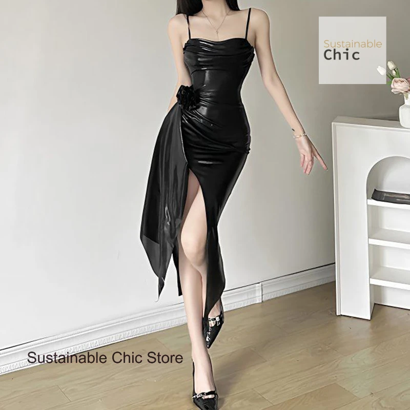 

American-style motorcycle wind spice girl three-dimensional floral bright pleated slim sling dress with slit middle skirt.
