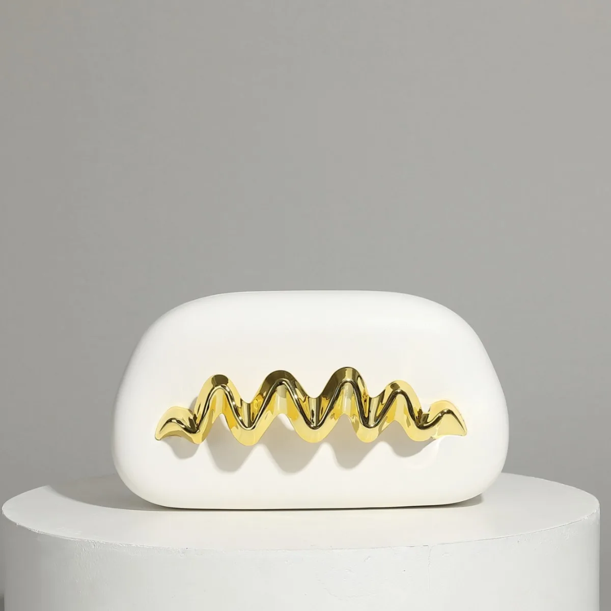 

New Fashionable PU Evening Clutch for Women Trendy Wave Wristlet Mobile Phone Bag with Chain for Crossbody Carry