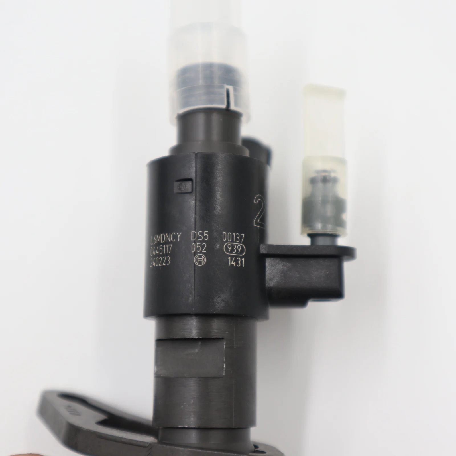 

0445117052 0445117053 0445116060 0445116061 LR063300 LR078606 GENUINE and BRAND NEW FUEL INJECTOR for LAND ROVER
