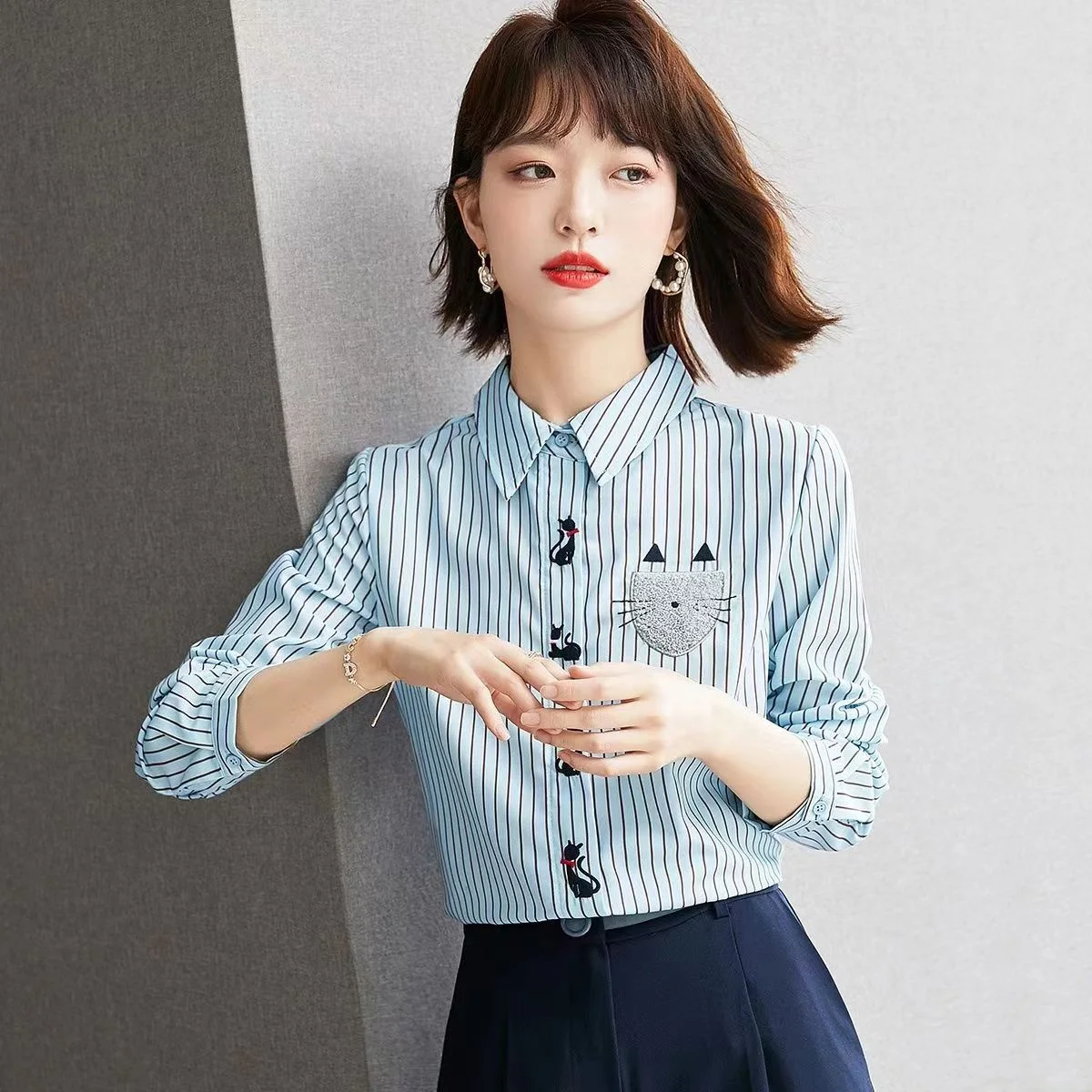 

Длинный свеч в синюю полоску с дизайном Sensation Autumn Sle Commute Simple Collar Button Regular Fit Straight...