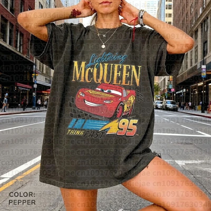 قميص Lightning McQueen الكلاسيكي لعام 2026، قميص Lightning McQueen 95 تي شيرت مطبوع قميص سيارة Rusteze، قميص عطلة عائلية من Disney #1