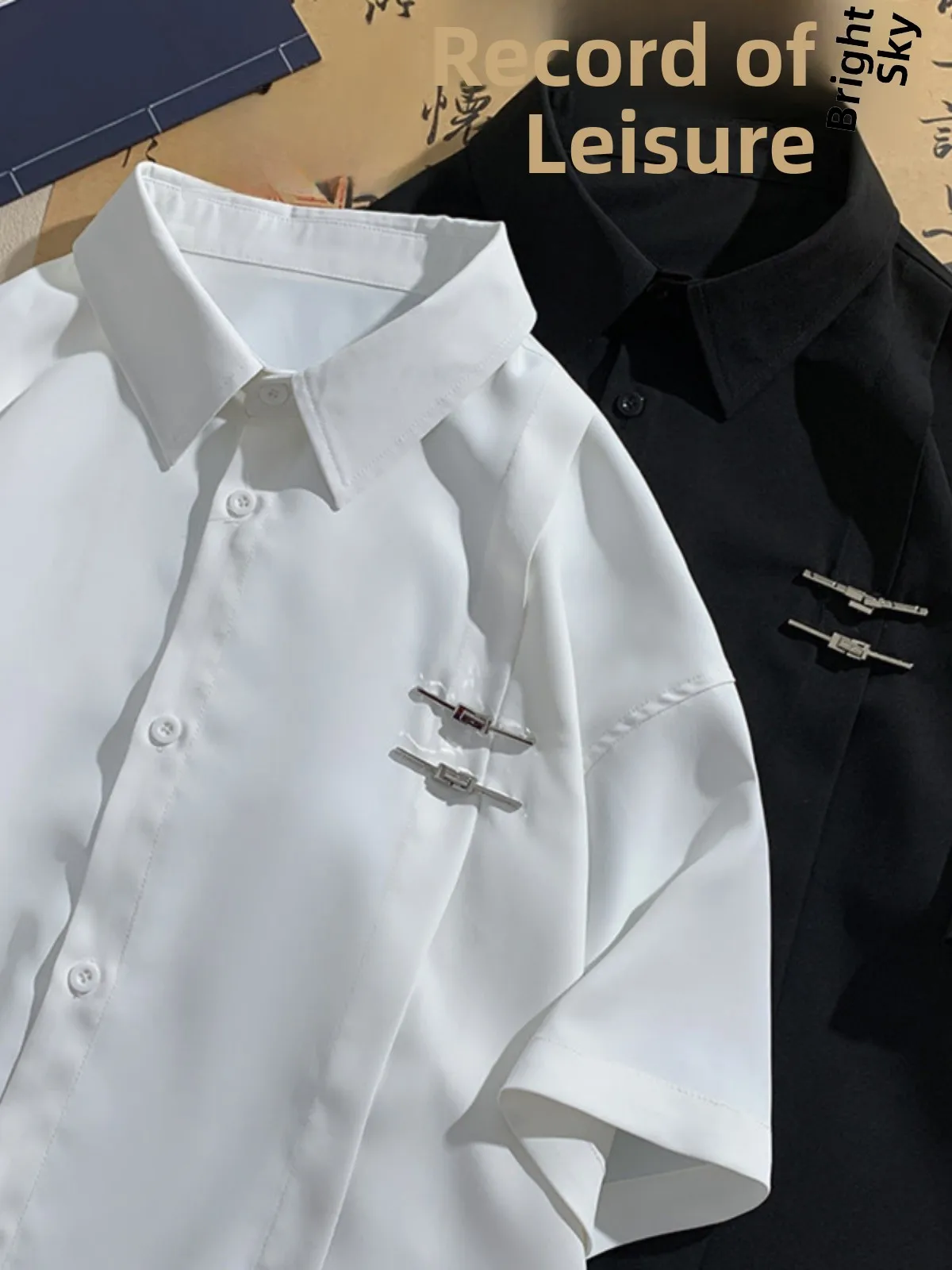 

Мужская летняя рубашка из ледяного шелка с коротким рукавом, новый дизайн, металлические пуговицы, свободный крой, повседневная, молодежная, модная тенденция