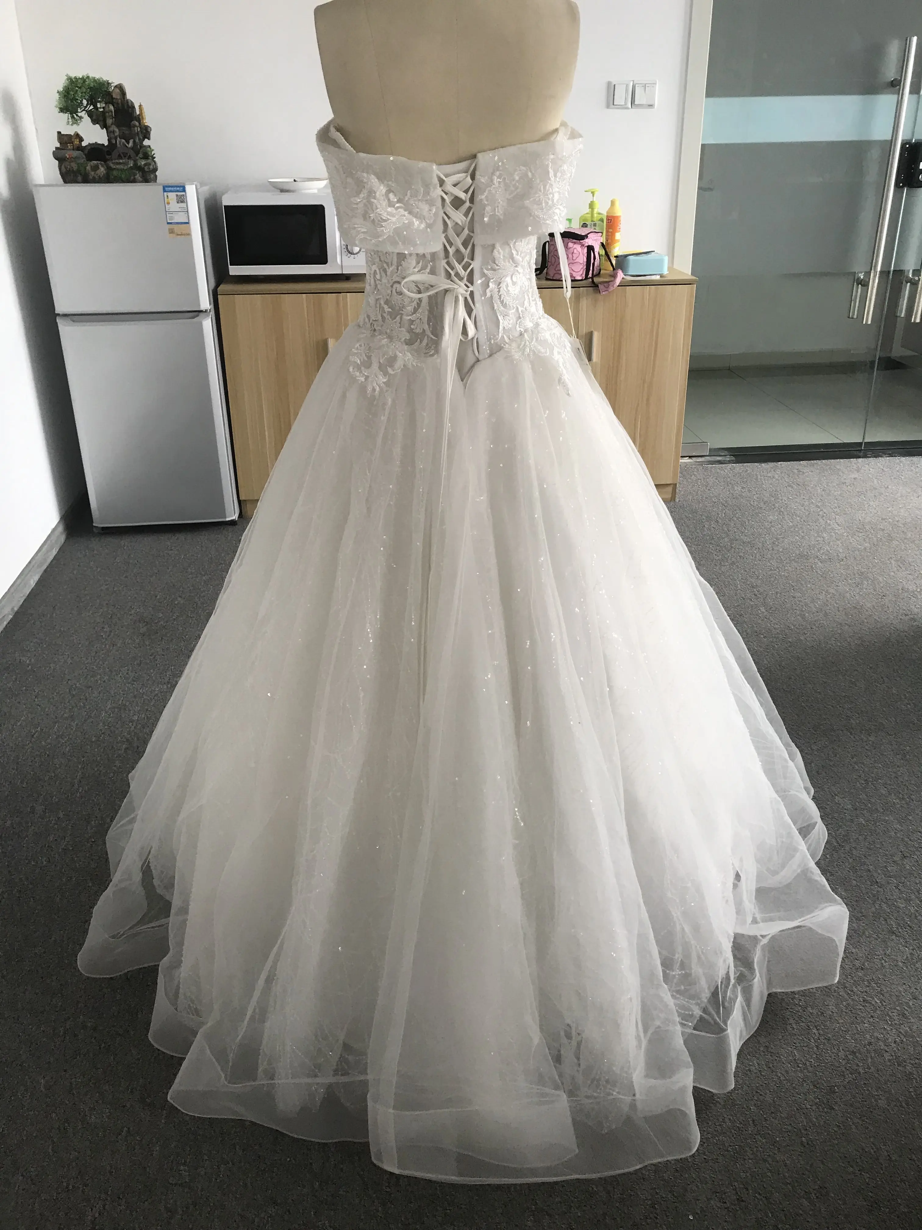 Cloverbridal A-Lijn Kralen Van Schouder Vestido Novia 2023 Vloerlengte Snelle Verzending Korting Glitter Tule Bruidsjurk My009