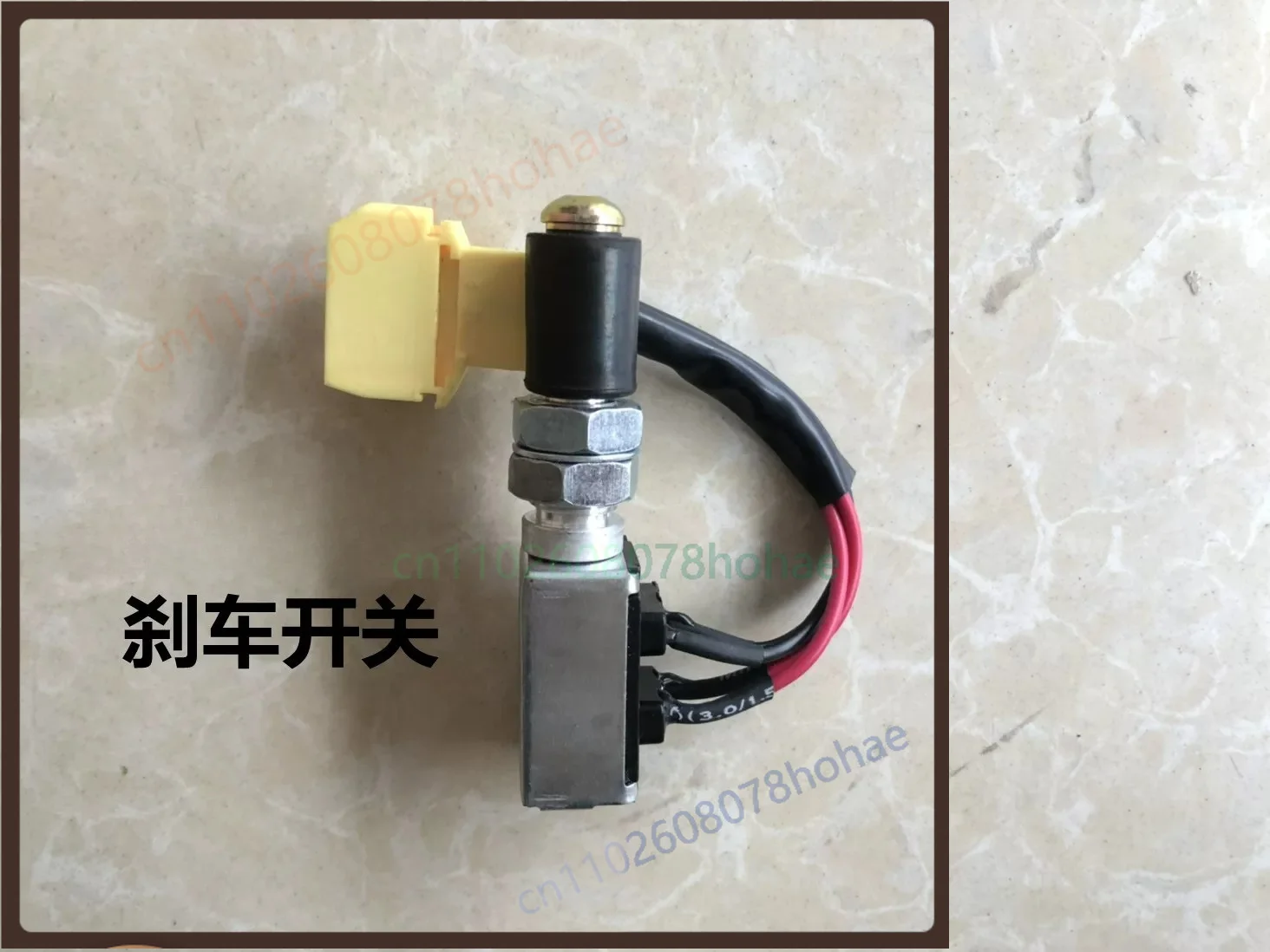 

Brake Light Switch WG9725716002 For Sinotruk Howo A7 Heavy Truck Brake Pedal Stop Lamp Sensor Replacement Parts