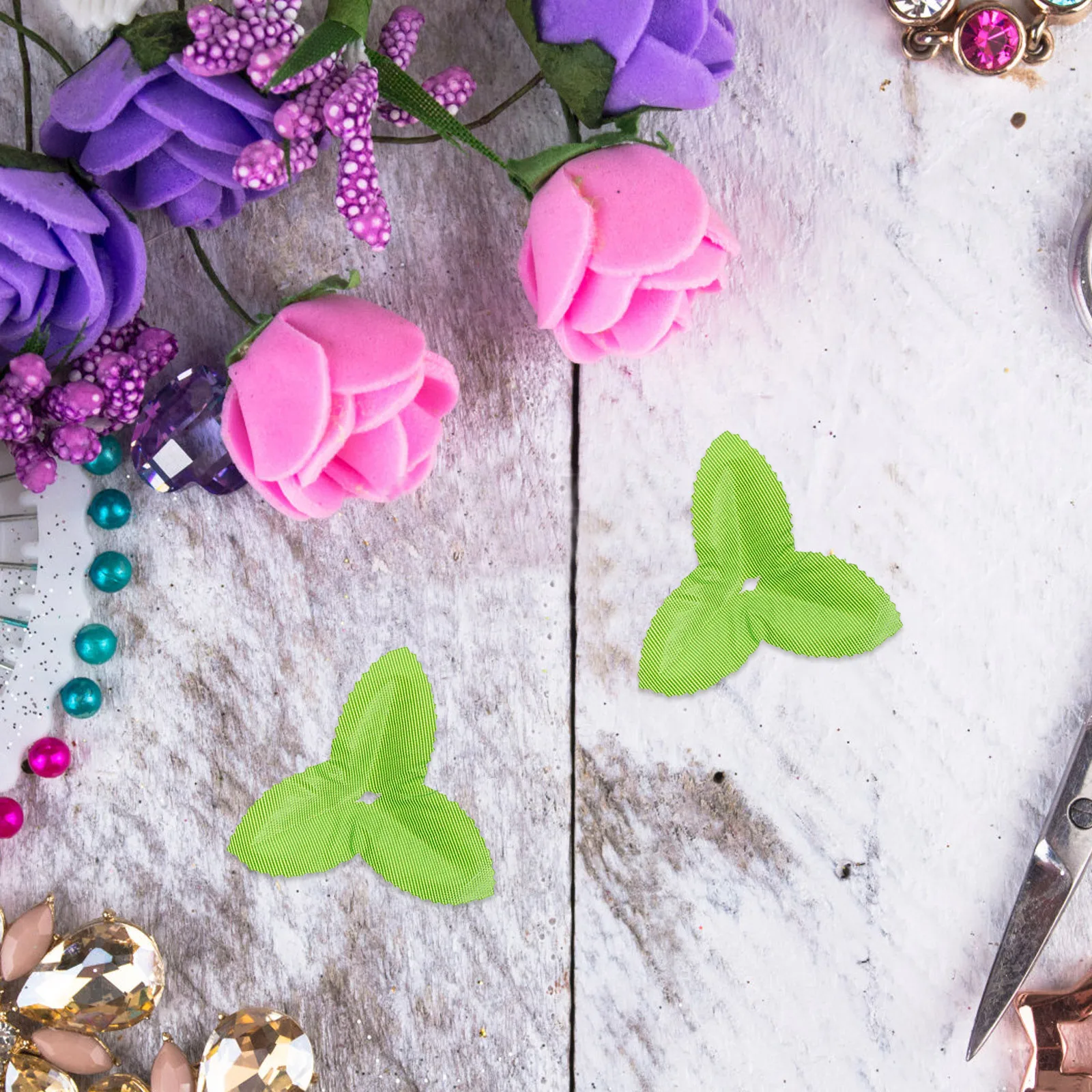 

300Pcs Artificial Green Leaves Realistic Faux Leaves for Floral Decoration Wedding Party DIY Flower Arrangement Crafts