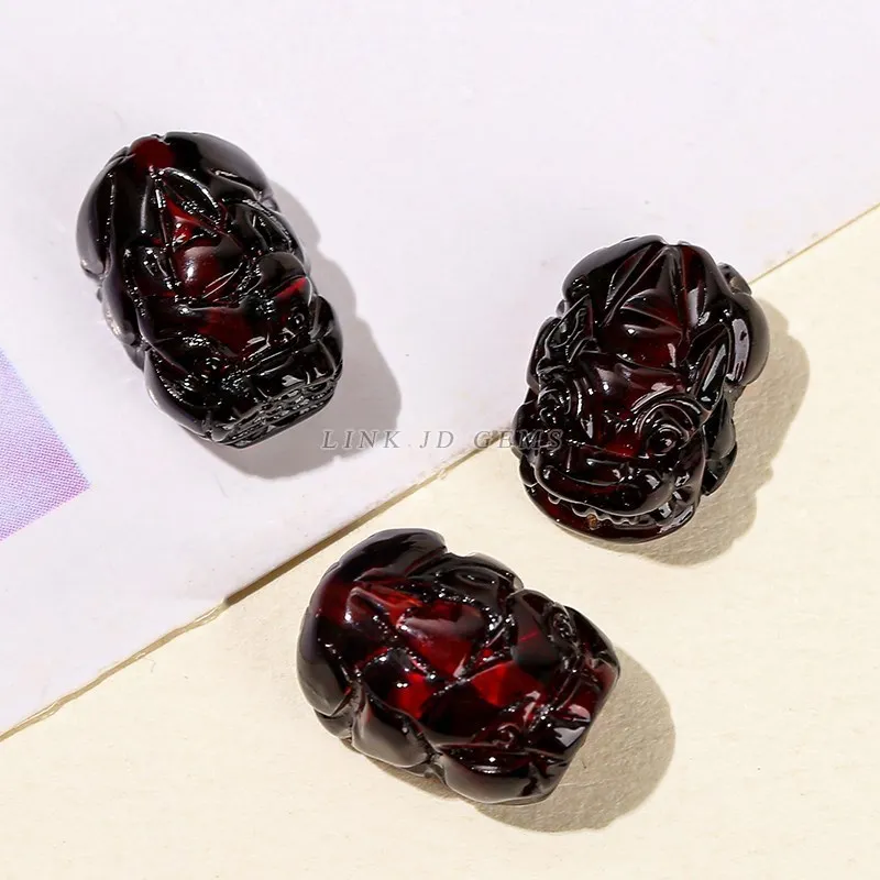 الدم الطبيعي الأحمر العنبر Pixiu حبة مع ثقب ، الثروة تميمة فاصل ، حبة لصنع المجوهرات ، قلادة DIY بها بنفسك ، سوار الملحقات ، 1 قطعة