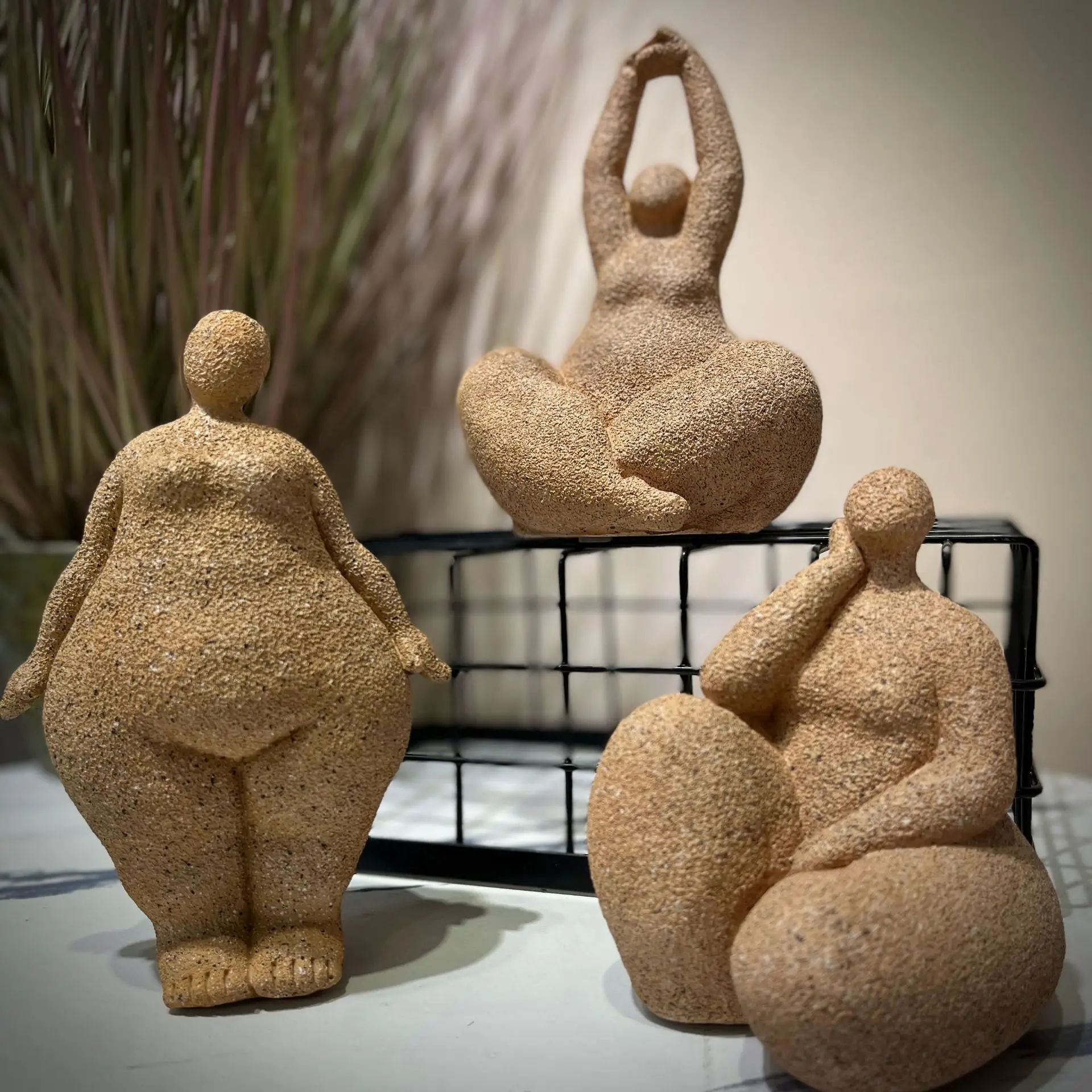 Modern Abstract Plus‑size Lady Resin Statue Nordic Style Art Figurine Craft Ornament For Room Entrance Home Tabletop Decoration