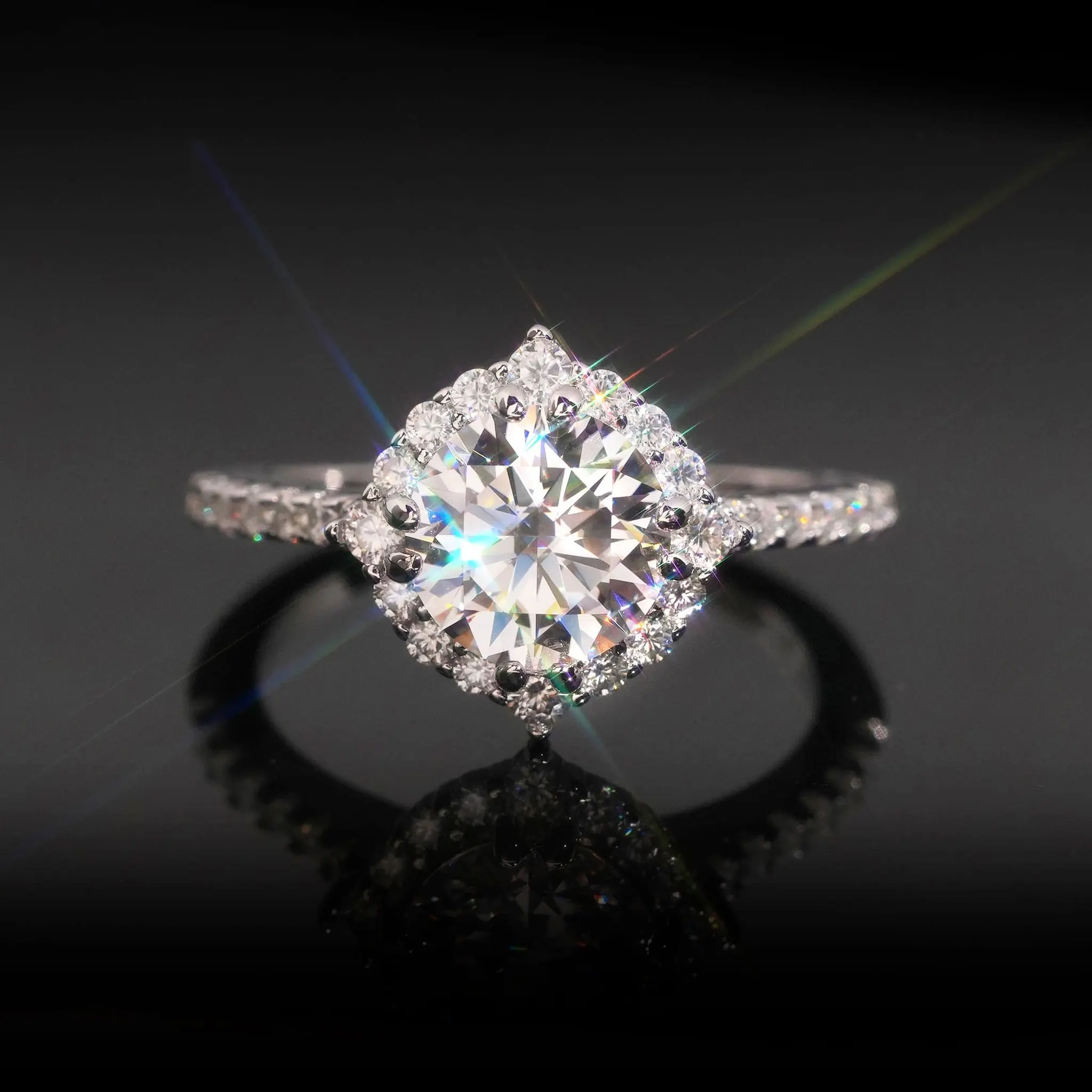 

Preferred Gift S925 Silver 2 Carat D Color Round Moissanite Ring with GRA Certification Flame Color Wedding Ring for Girlfriend