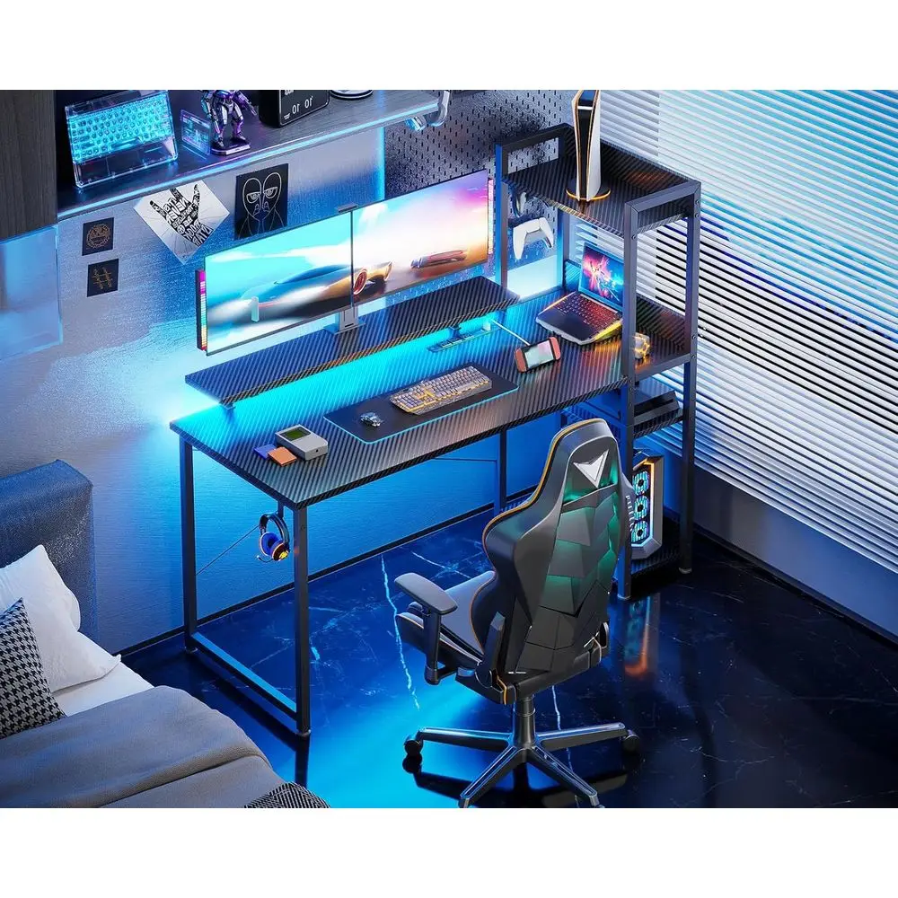 مكتب ألعاب قابل للعكس مع منافذ طاقة وأضواء LED، مكتب كمبيوتر مقاس 48 بوصة مع أرفف تخزين وحامل شاشة، حديث مع