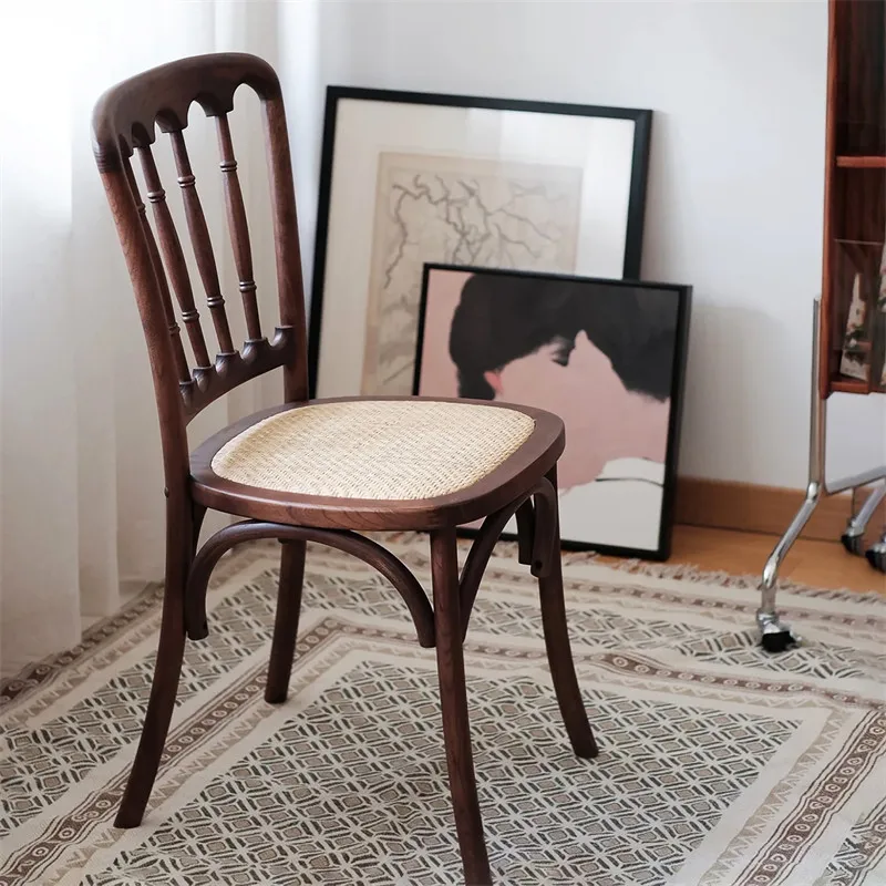 

Американский ретро обеденный стул из цельного дерева из ротанга, кафе, десертный магазин, комбинация стола и стула, бытовой средневековый французский стул со спинкой