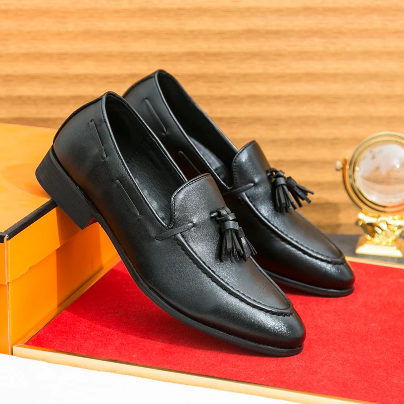 Classic Men's Pointed end Loafers Shoes Comfortable Commute Retro Little leather shoes Casual Business Social Wedding Shoes Men