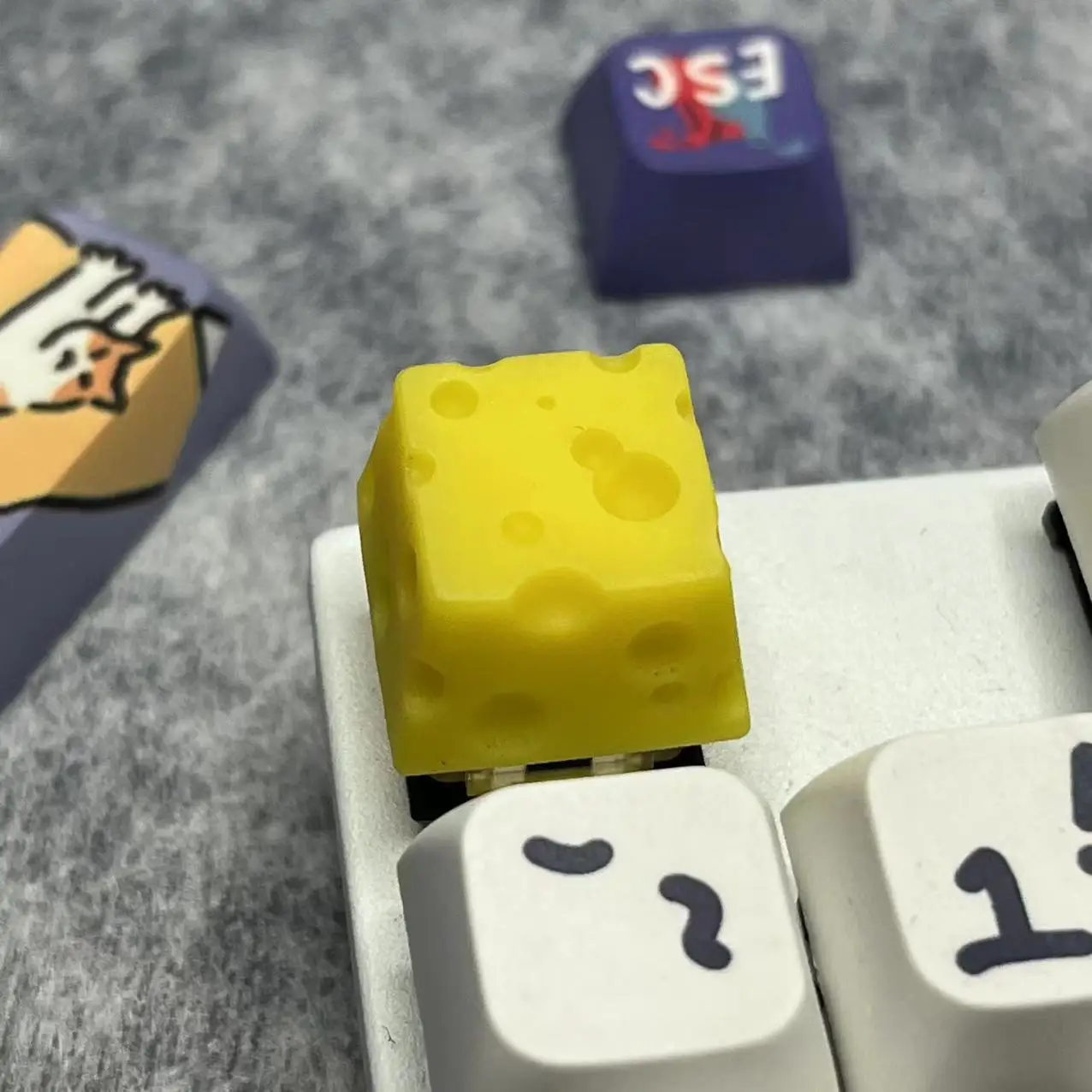 Customized Handcrafted Personalized Mouse Mechanical Keyboard Button With Cheese Keycap Yellow ESC Cross Axis Keycap