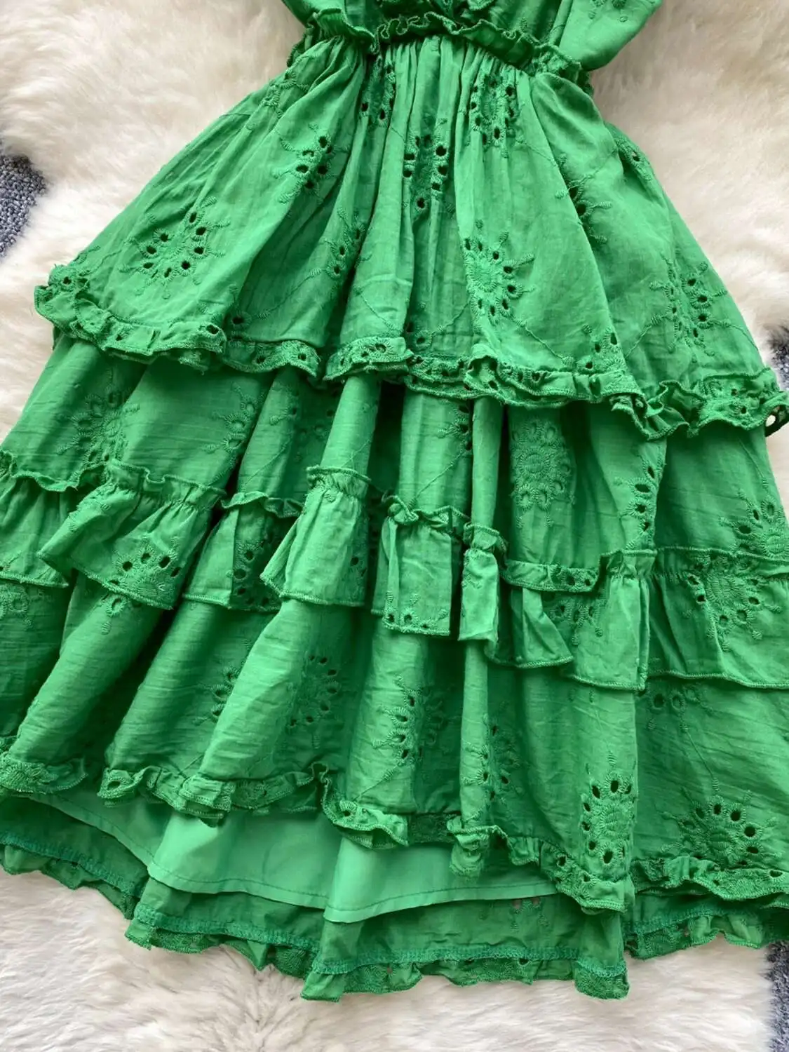 Abito corto da spiaggia in stile francese da donna sexy scollo a V profondo appeso al collo abiti ricamati vuoti abito corto Boho senza schienale da donna