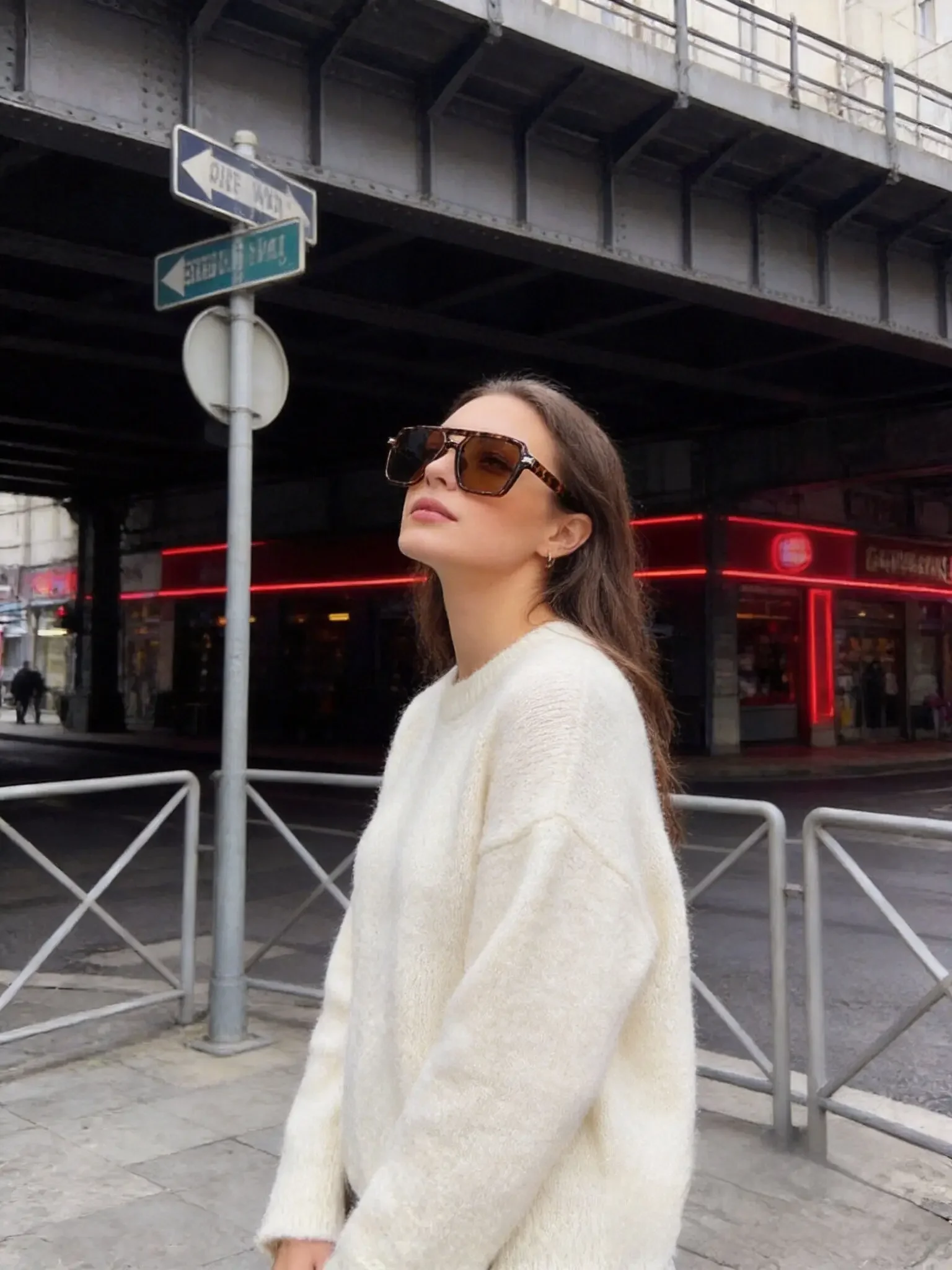 1 pair of stylish double-bridged aviator glasses for women, perfect for beach vacations, outdoor activities, and summer travel.