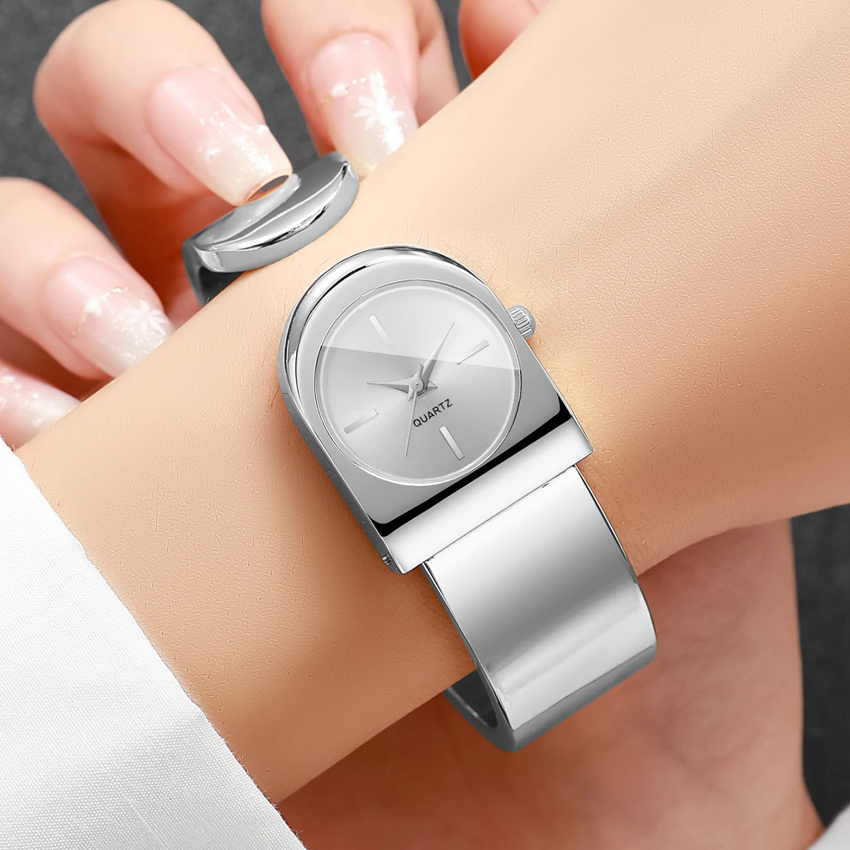 Fashion Silvery Cuff Bangle Strap Women Watches Unique Shaped Dial Quartz Wristwatch Chic Clock Relogio Feminino (Without Box)