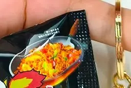 Llavero Ramen instantáneo simulado, colgante para teléfono, Mini colgante para aperitivos, llavero para coche, golosinas de Año Nuevo