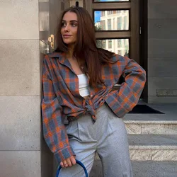 Camisa a cuadros de estilo Retro para mujer, camisa suelta de solapa versátil, camisa de manga larga con bolsillo, Top ajustado, moda de otoño e invierno