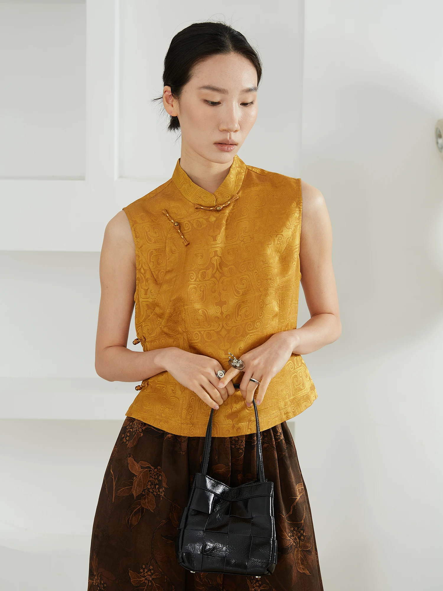 

Silk T Top Women's Stand Collar Embroidered Silk Silk New Chinese Sle Button up Top Quali Fabric Summer Wear