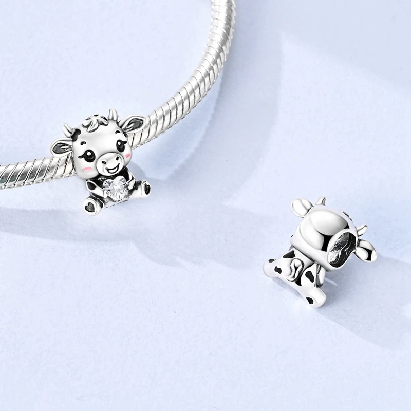 Cute Cow Charm Bead 925 Sterling Silver Spotted Cow Holding Heart Symbol of Gentle Blessing Abundance Fit Bracelet Jewelry Gift