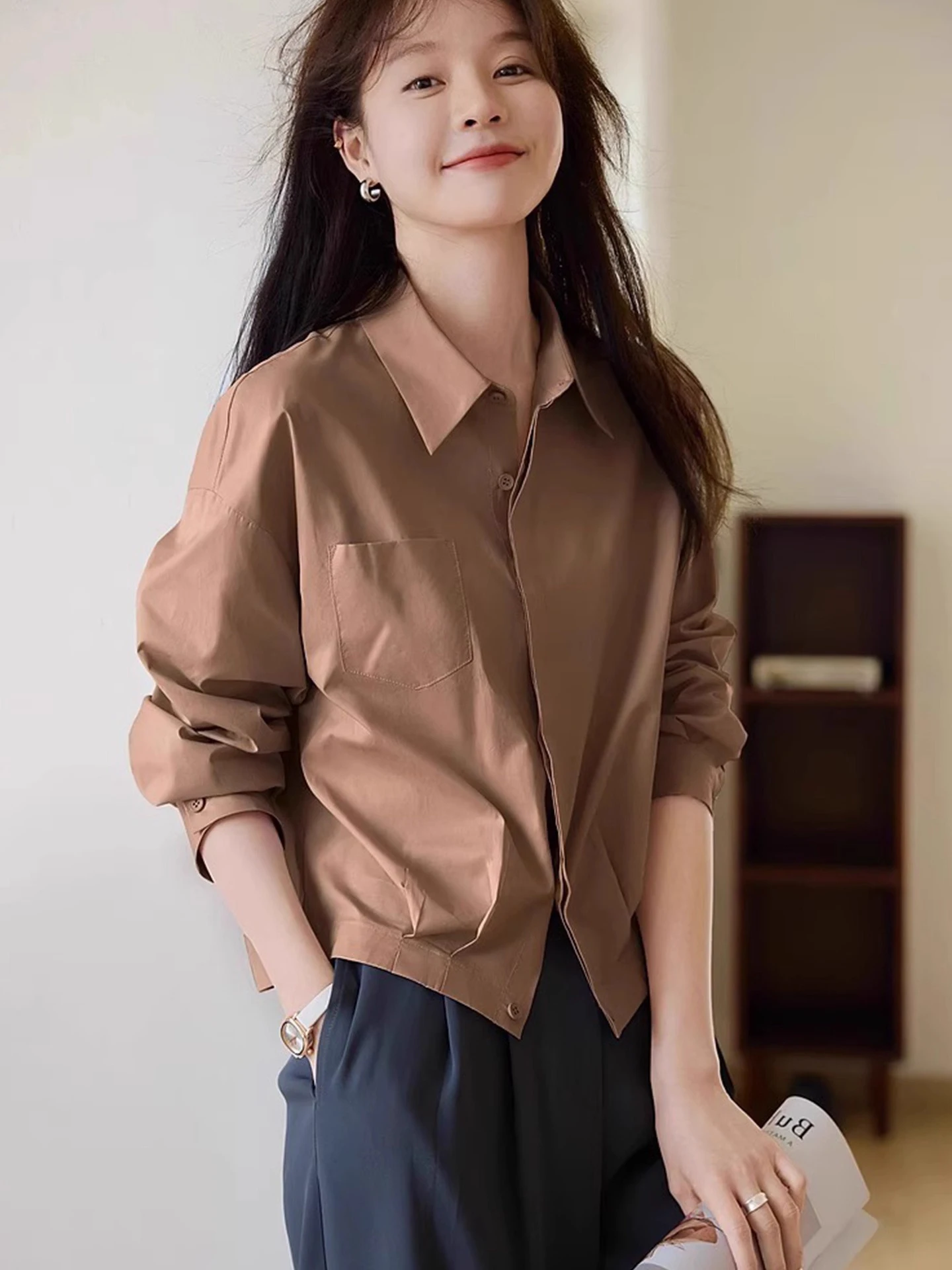 

Элегантный женский шелковый топ с длинным рукавом и вырезом на плече, модный, универсальный, прямого кроя, в корейском стиле