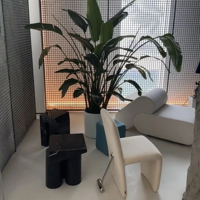 Sofá de volta com mesa de chá